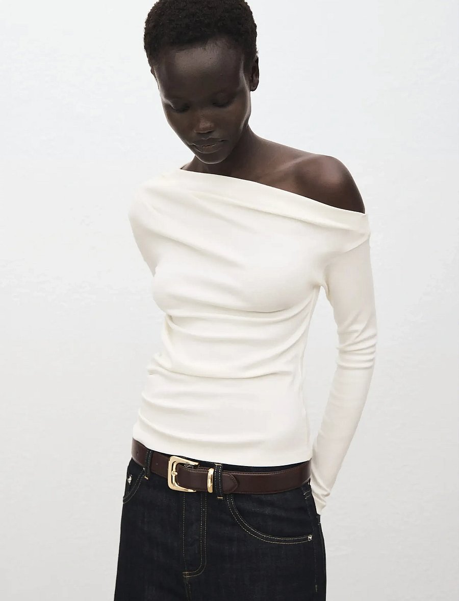 Mango - Long-sleeved t-shirt with asymmetrical neckline - långärmade toppar - natural white - 0