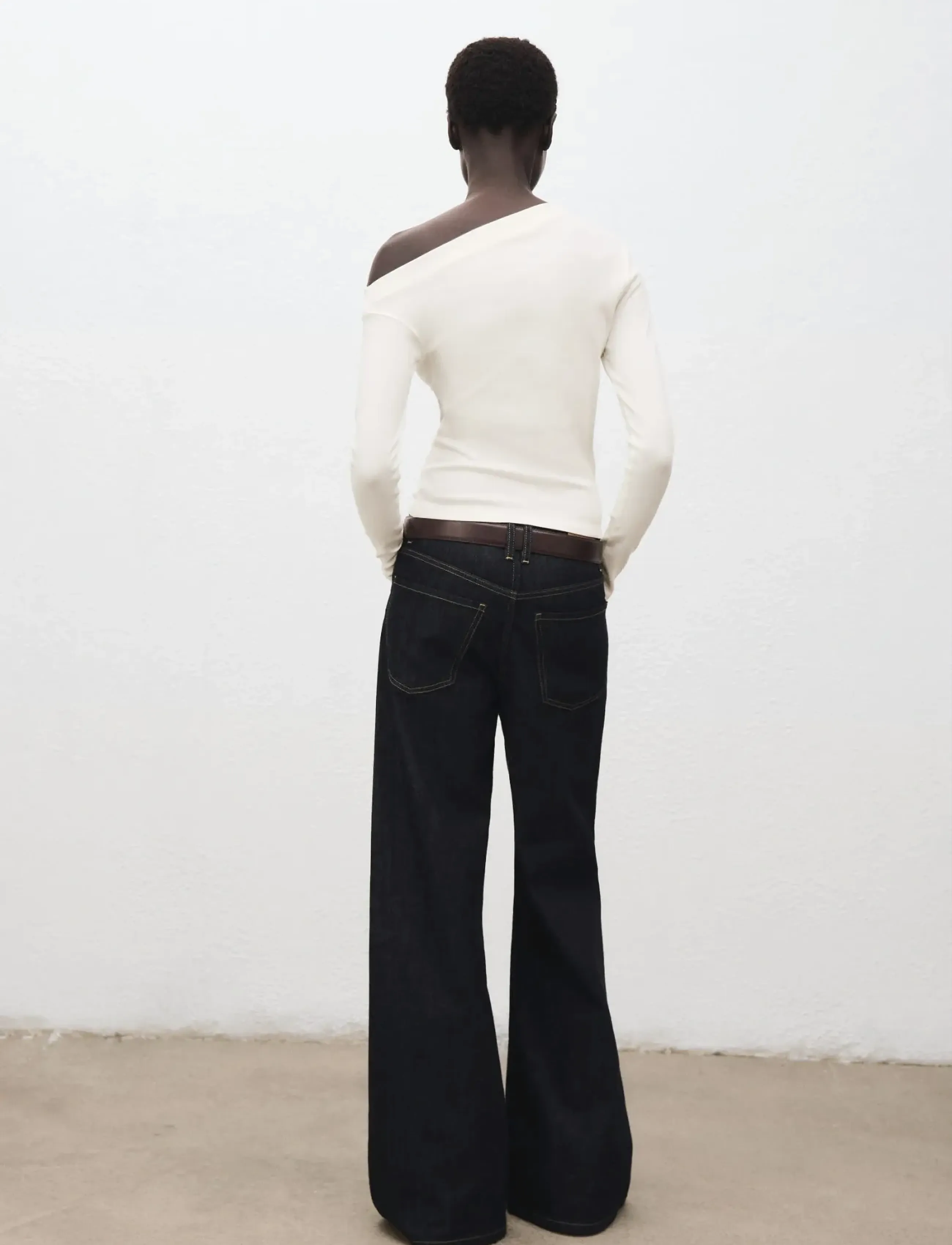 Mango - Long-sleeved t-shirt with asymmetrical neckline - langærmede toppe - natural white - 3