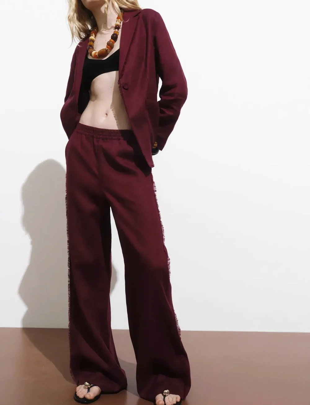 Mango - Linen suit trousers with frayed ends - hørbukser - dark red - 0