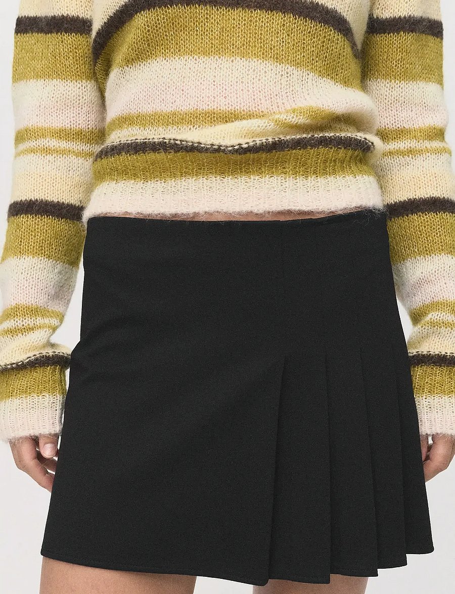 Mango - Pleated mini-skirt - plisserede nederdele - black - 0
