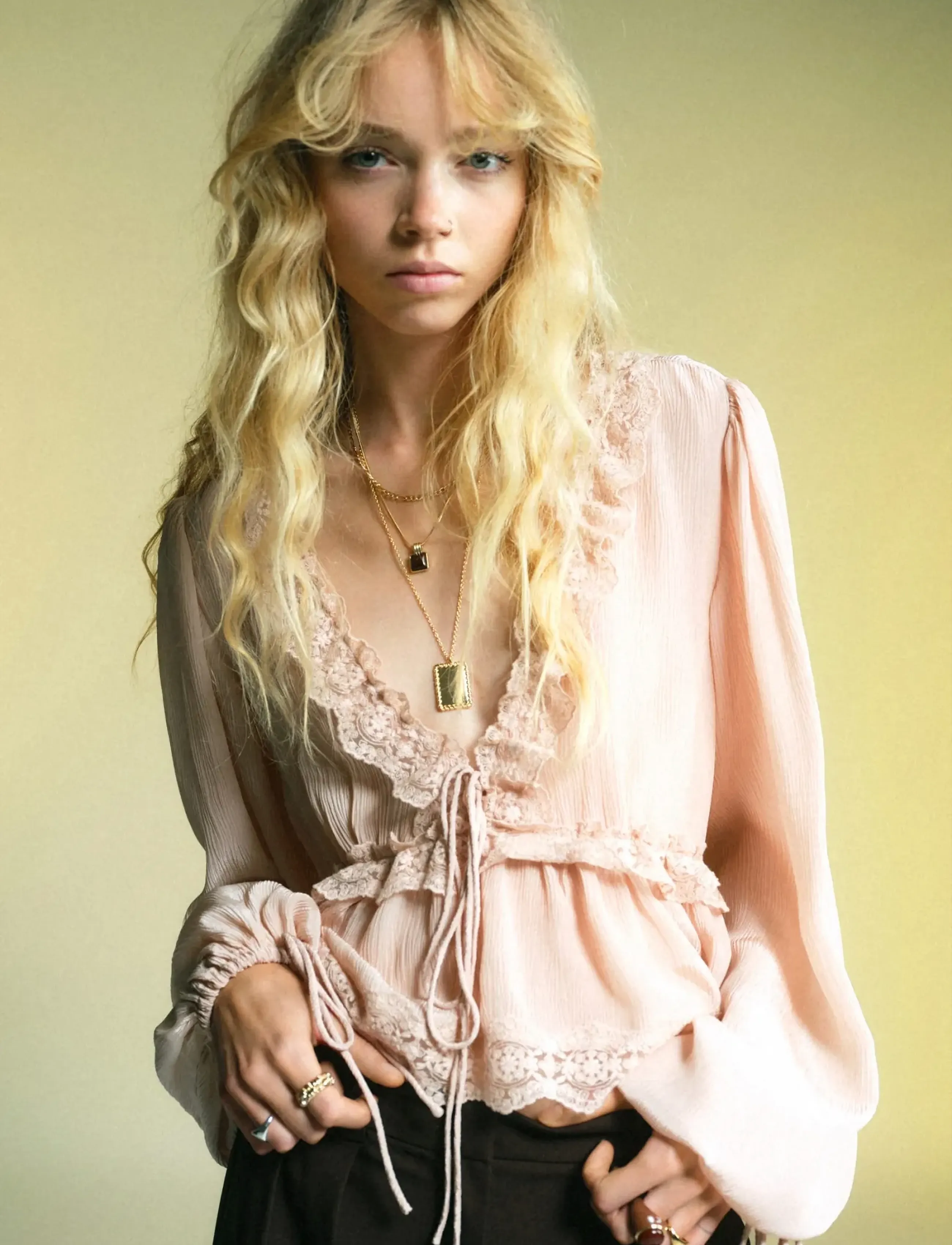 Mango V-neck blouse with lace trim - T-shirts & Toppar - LT-PASTEL PINK / pink/rose