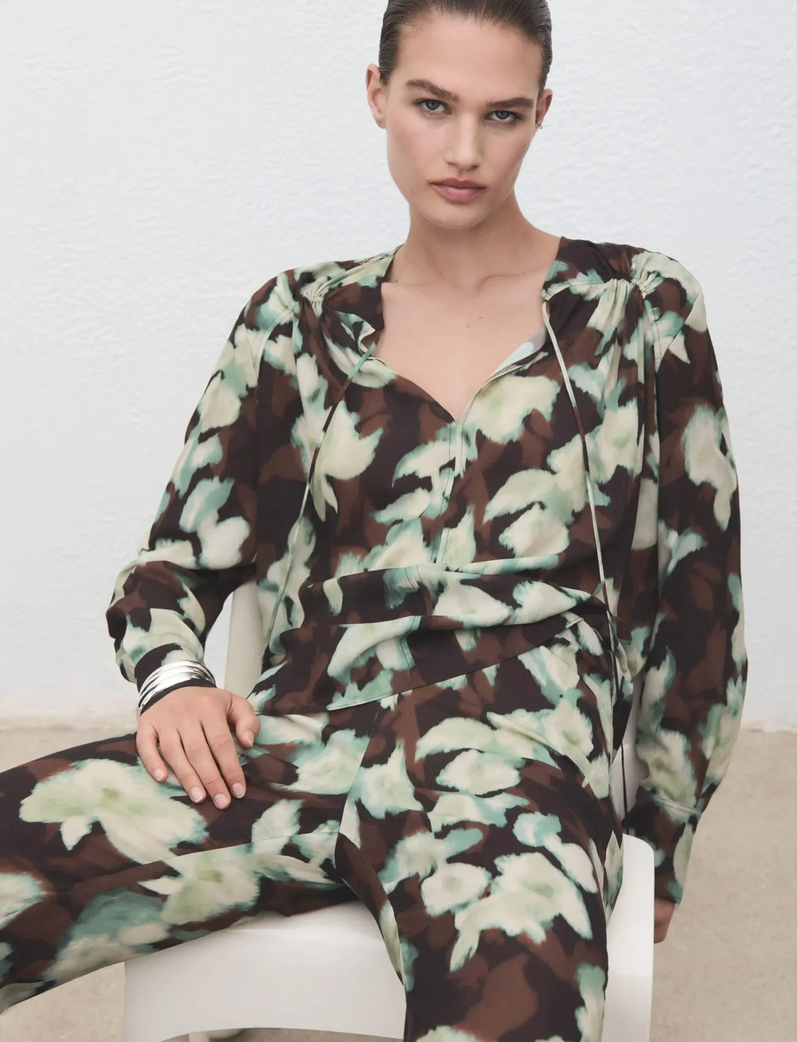 Mango V-neck blouse with tie - Bluser & Skjorter - GREEN / multi