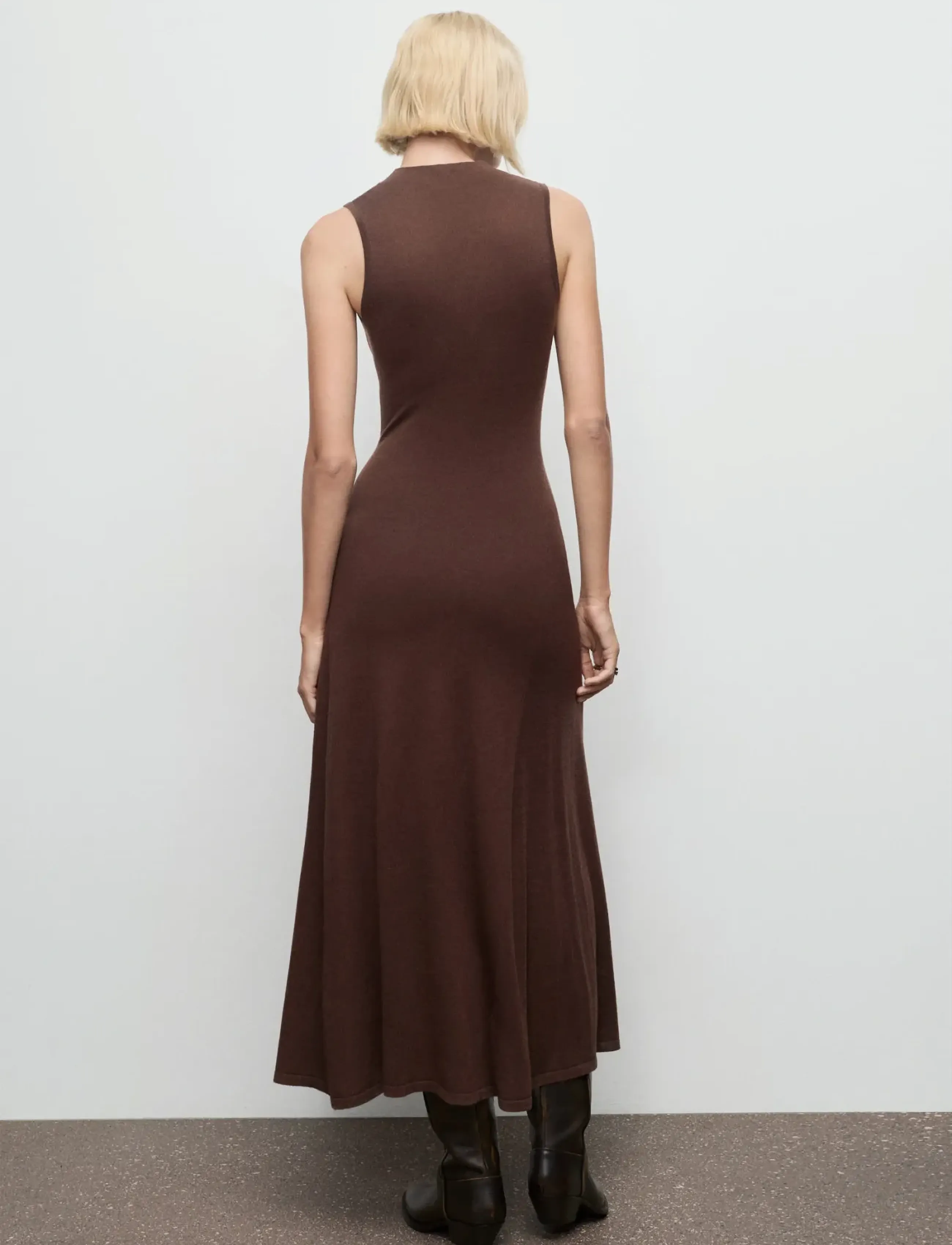 Mango - Perkins-neck knitted dress - stickade klänningar - dark brown - 2