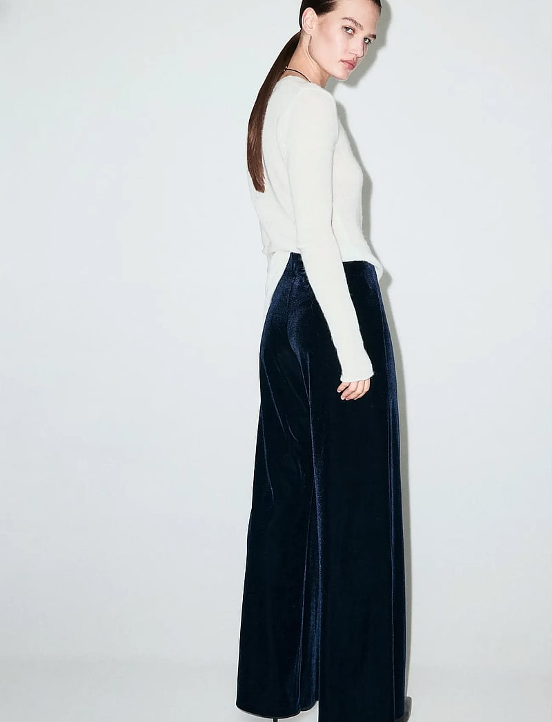Mango - Velvet wide leg trousers - bukser med brede ben - navy - 2