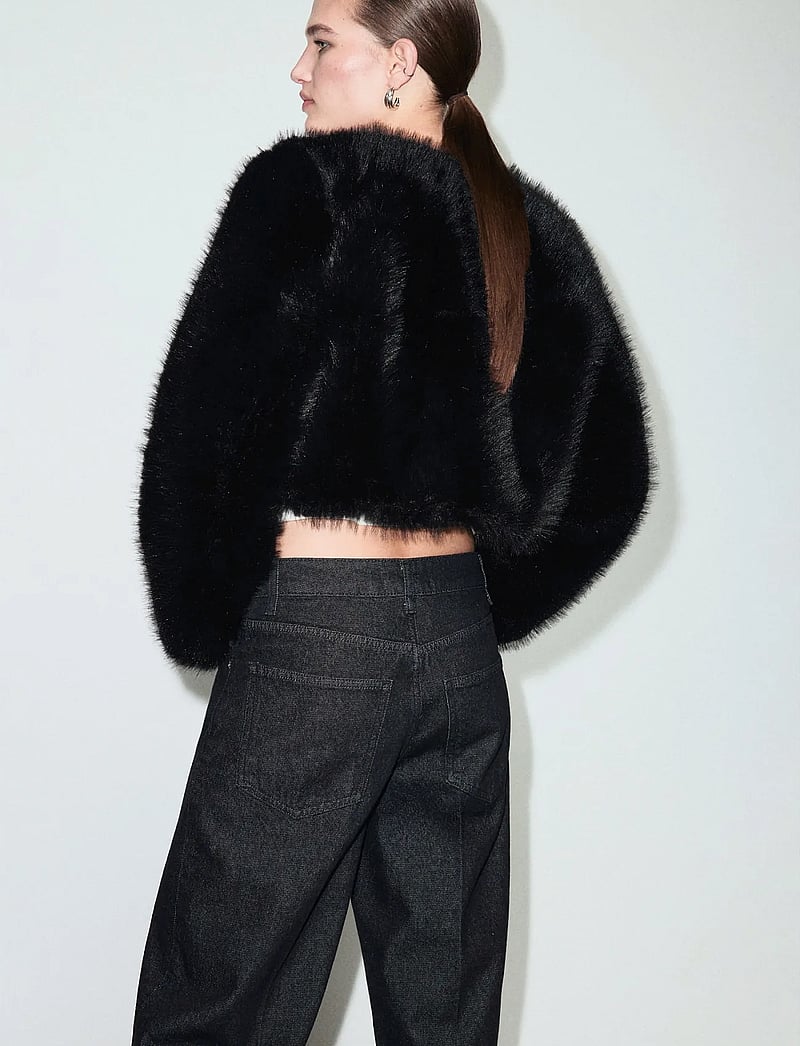 Mango - Faux-fur cropped jacket - kunstpelz - black - 2