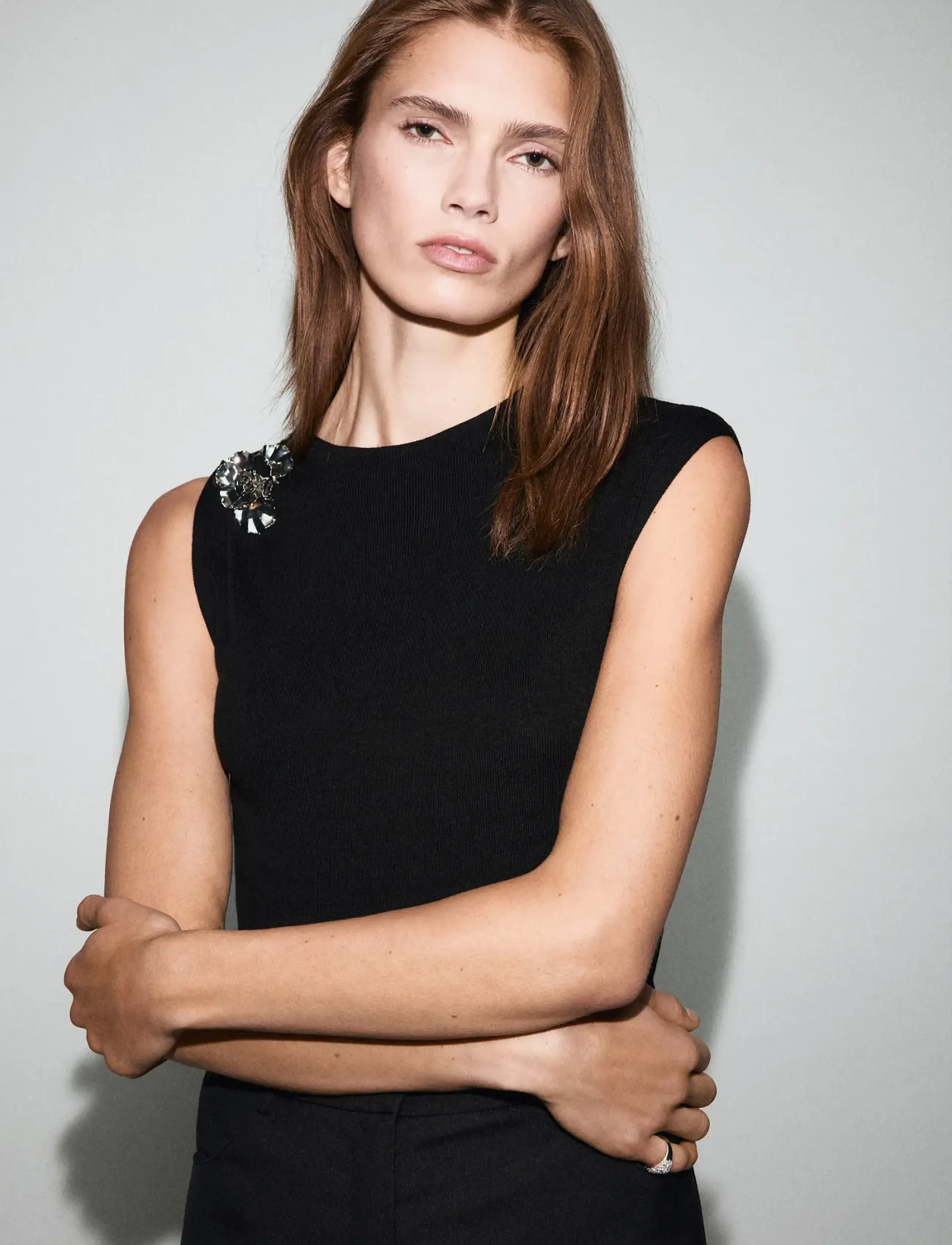 Mango Knitted top with metallic flower - Tanktops - BLACK / black