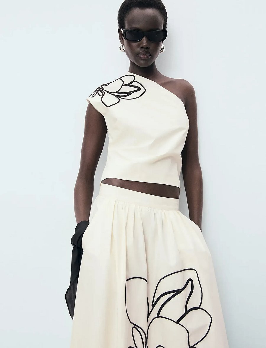 Mango - Asymmetrical flower-embroidered top - kurzärmelige blusen - natural white - 0