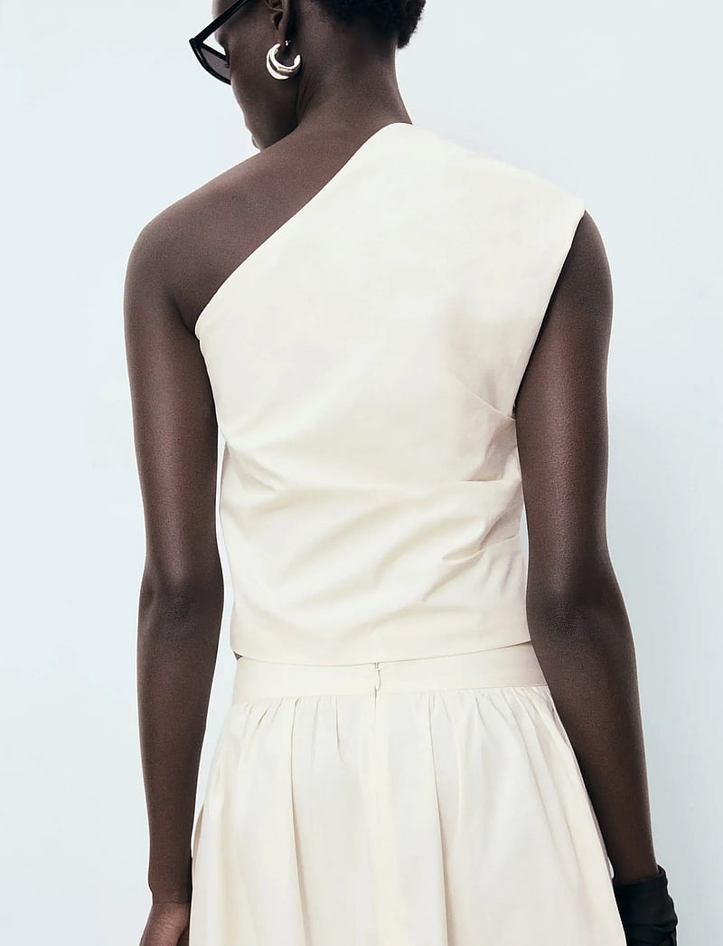 Mango - Asymmetrical flower-embroidered top - kortärmade blusar - natural white - 3