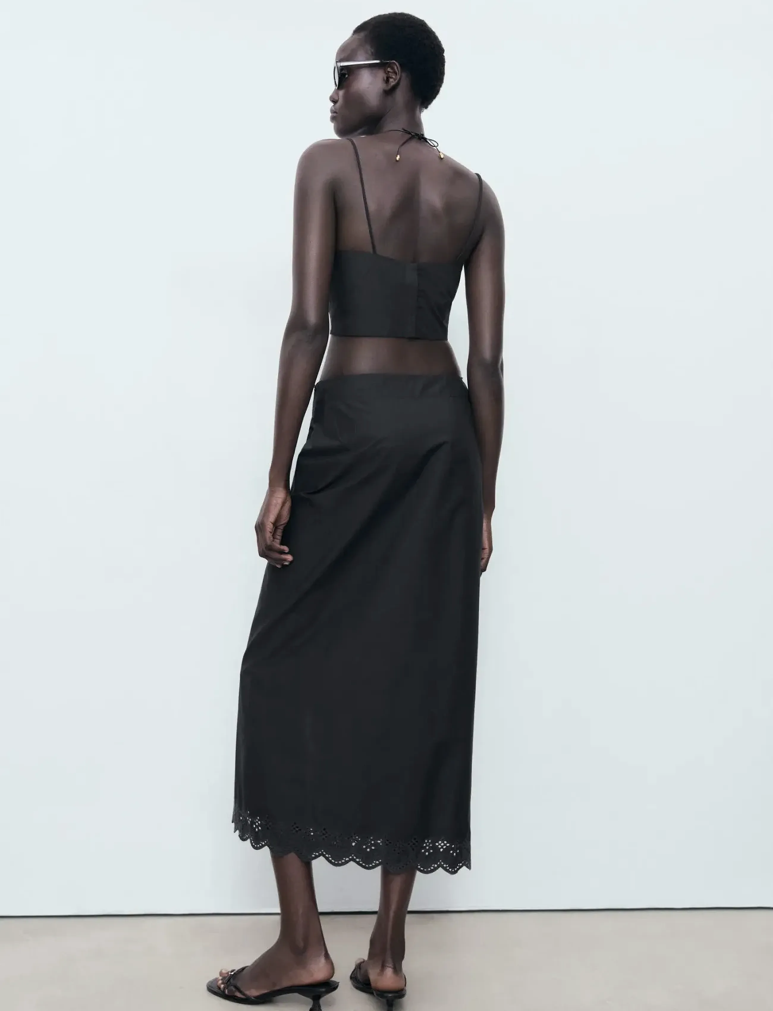 Mango - Embroidered cotton skirt - midi nederdele - black - 3