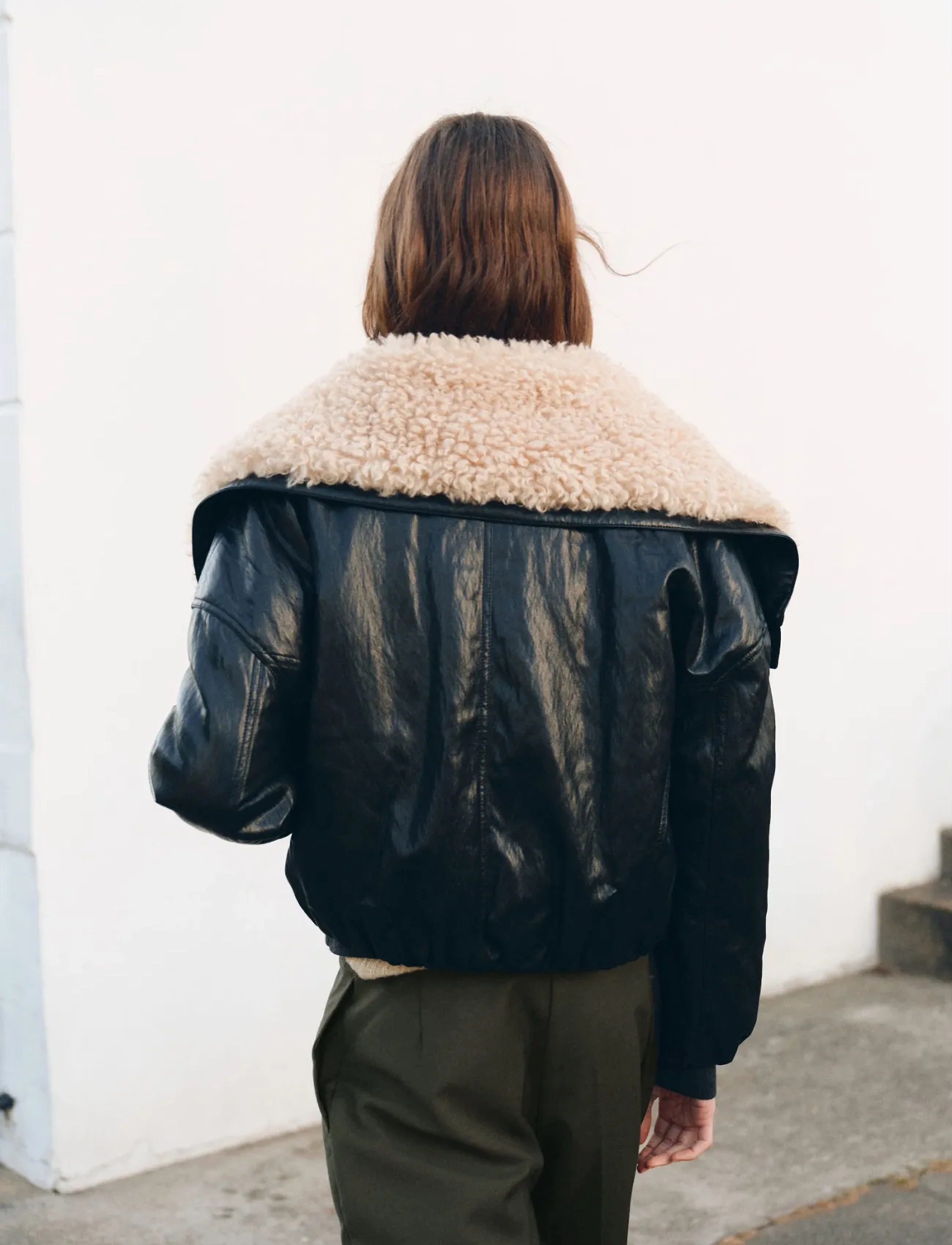 Mango - Faux-leather jacket with shearling collar - bomberjakker - black - 2