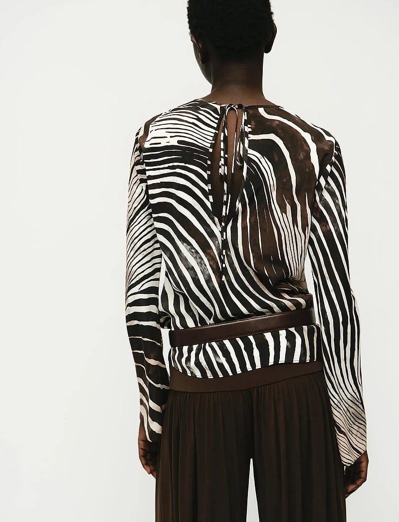 Mango - Zebra print blouse - långärmade blusar - black - 2