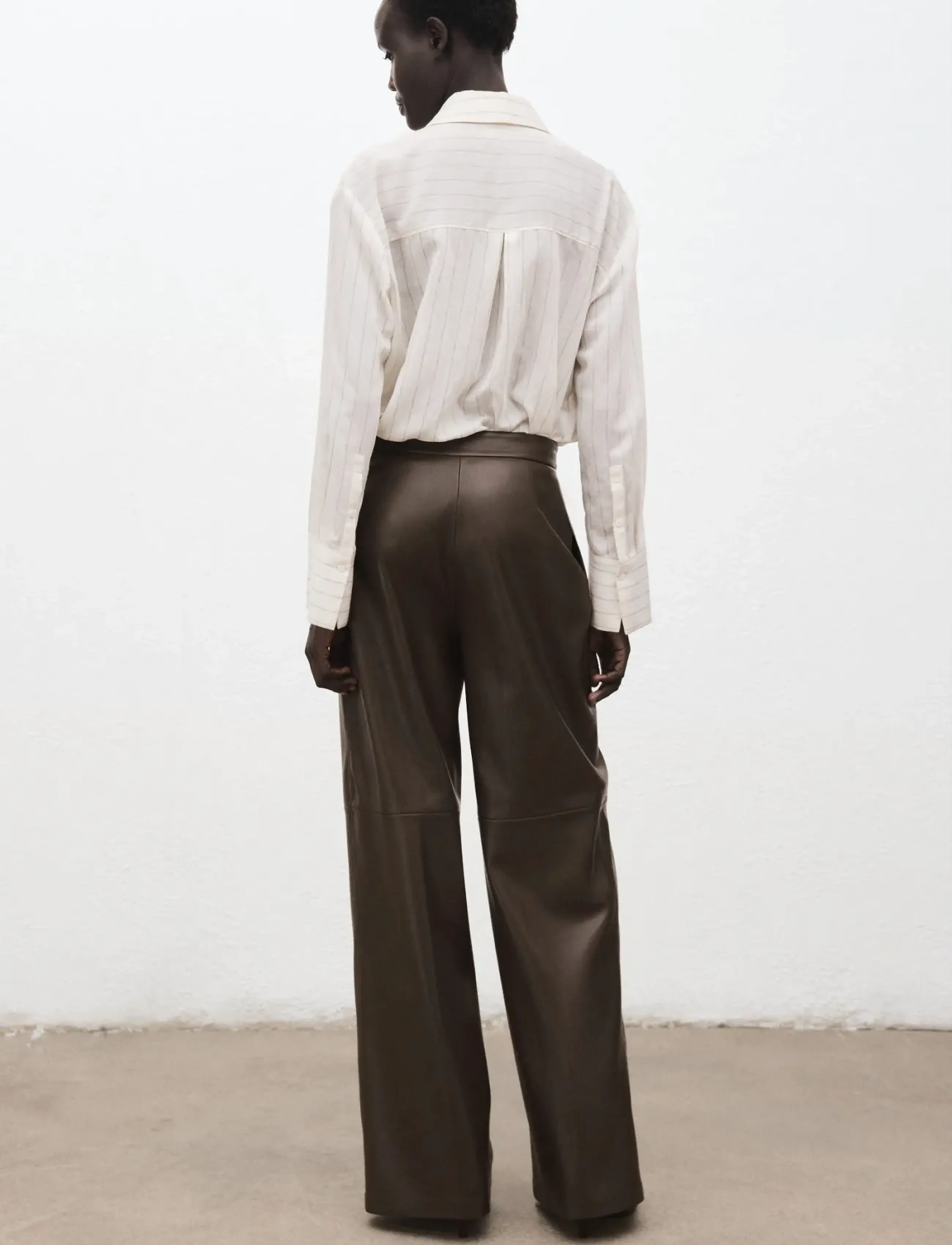Mango - Wide leg faux-leather trousers - festkläder till outletpriser - beige - khaki - 3