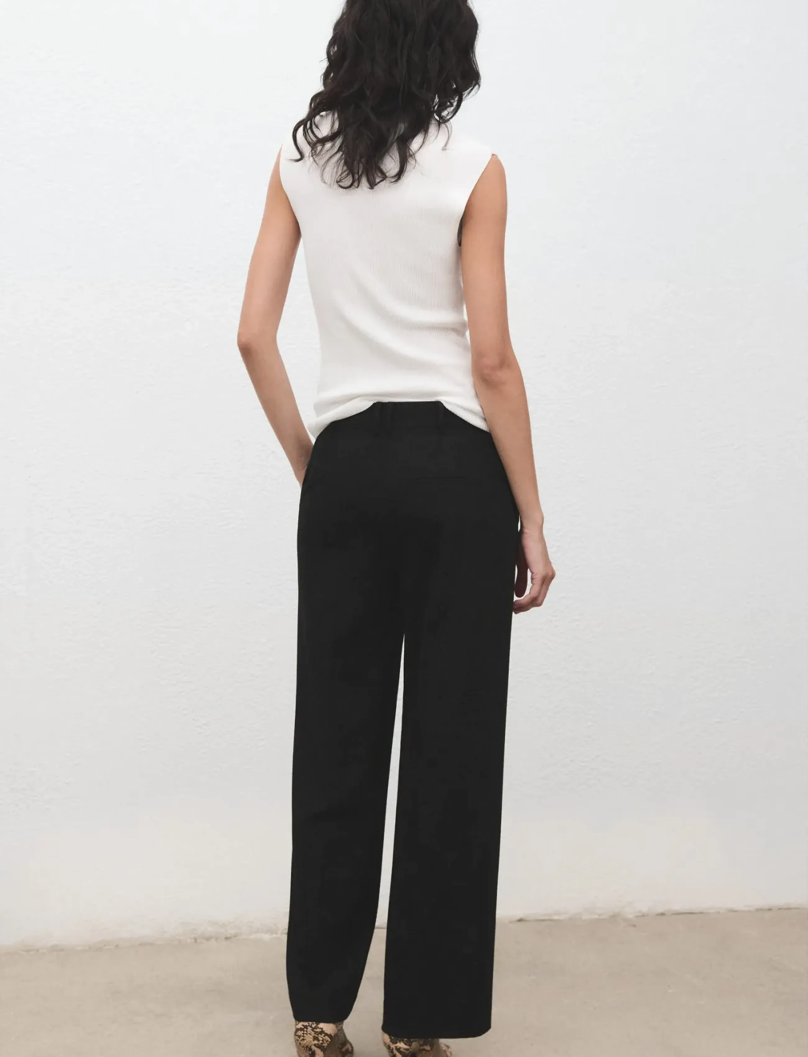 Mango - Mid-rise cropped straight-leg trousers - black - 3