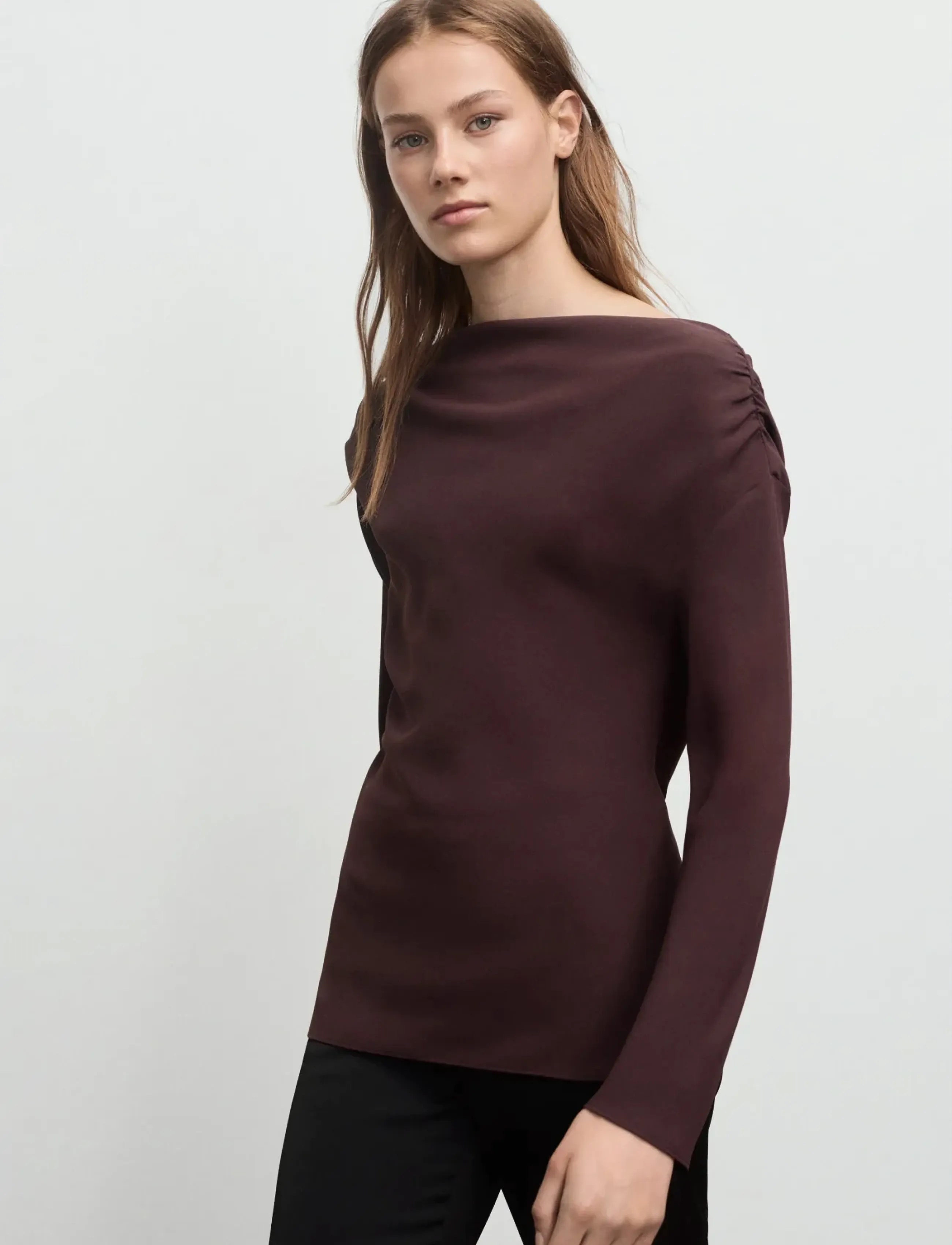 Mango Blouse with asymmetrical neckline - T-shirts & Toppe - BROWN / brown