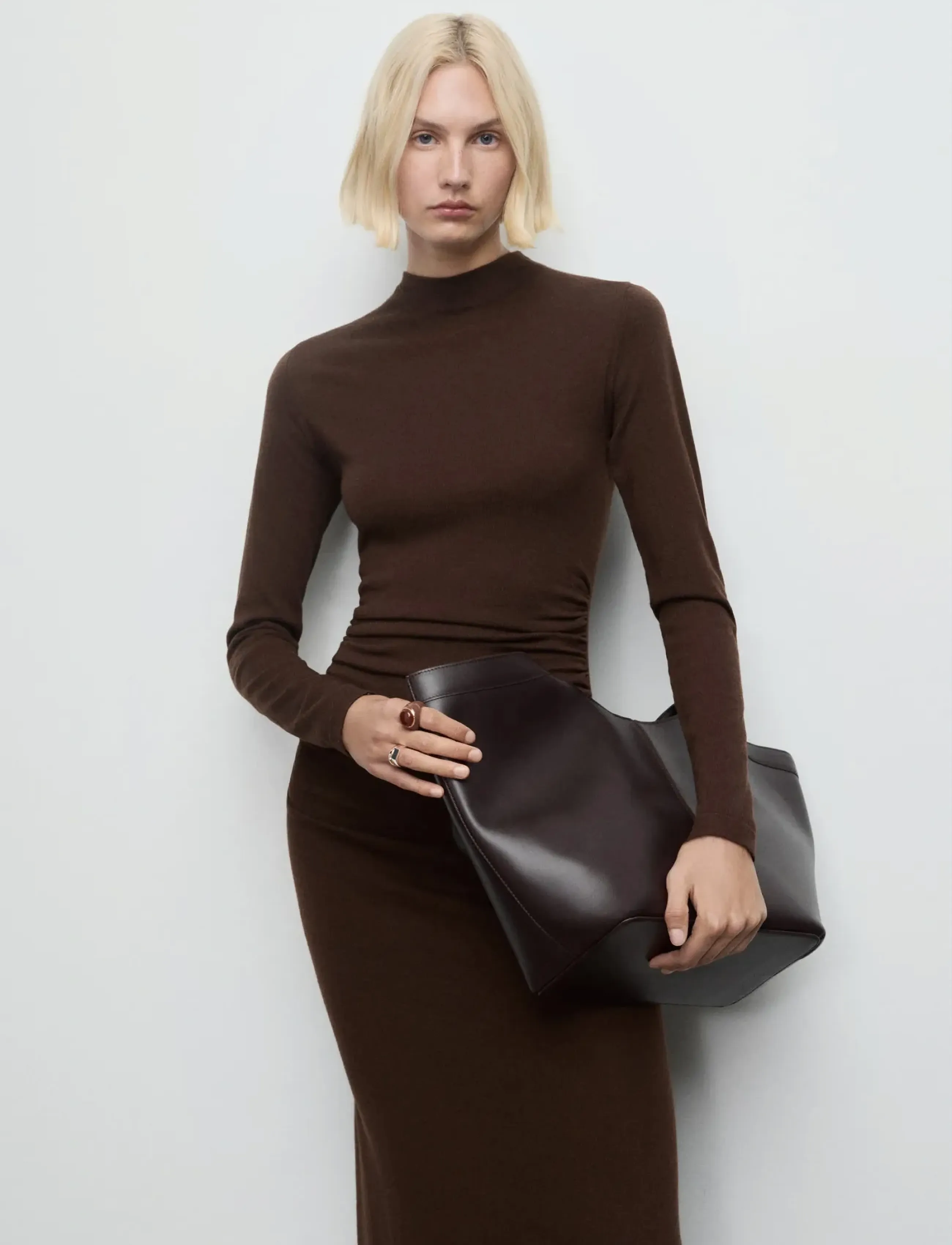 Mango Perkins-neck knitted dress - Maxiklänningar - DARK BROWN / brown