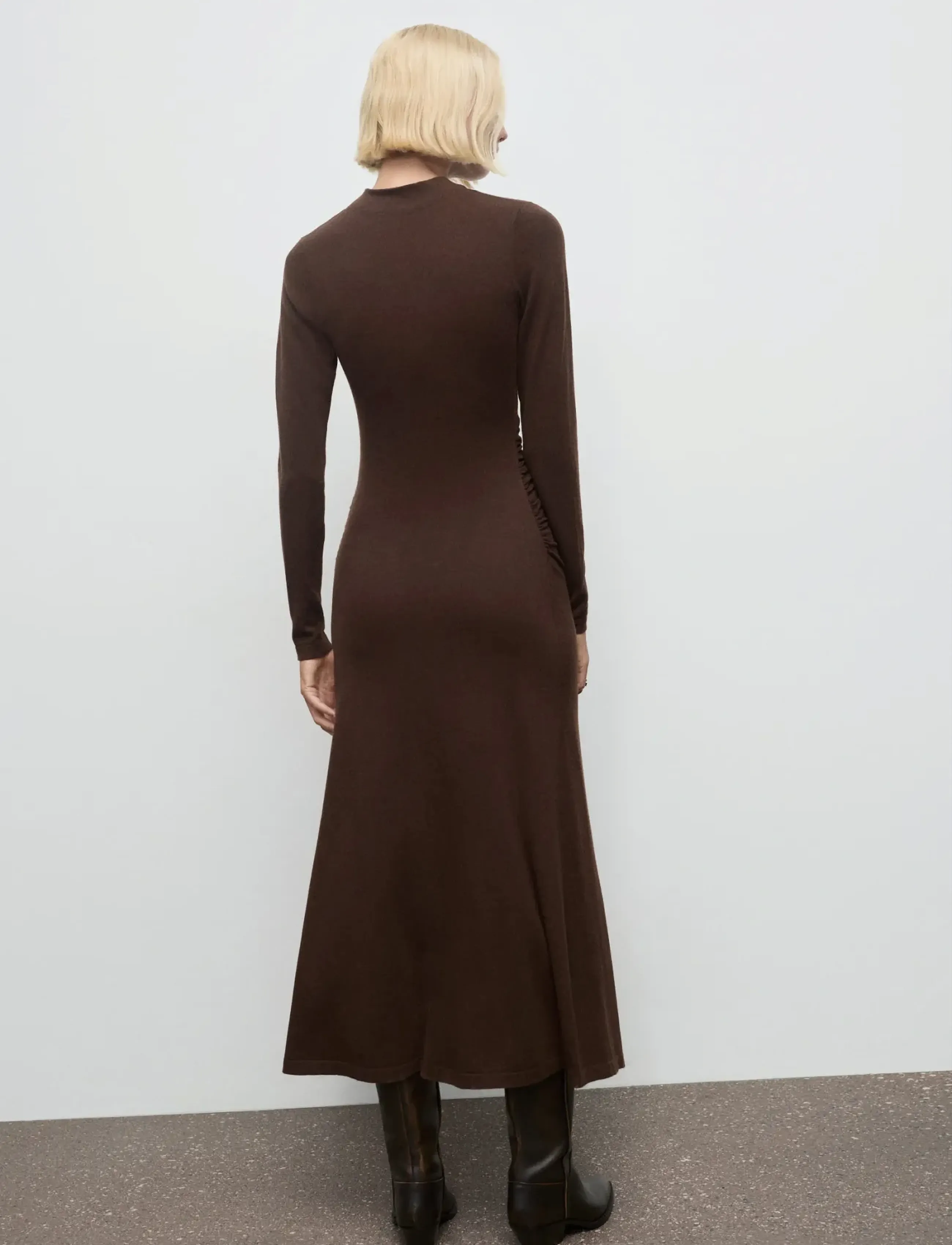 Mango - Perkins-neck knitted dress - kootud kleidid - dark brown - 2