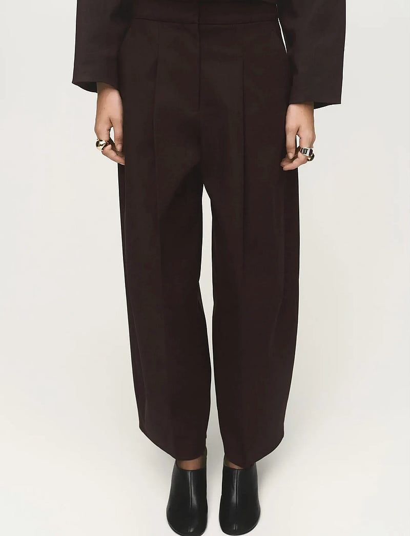 Mango - Pleated wide leg trousers - bukser med brede ben - dark brown - 0