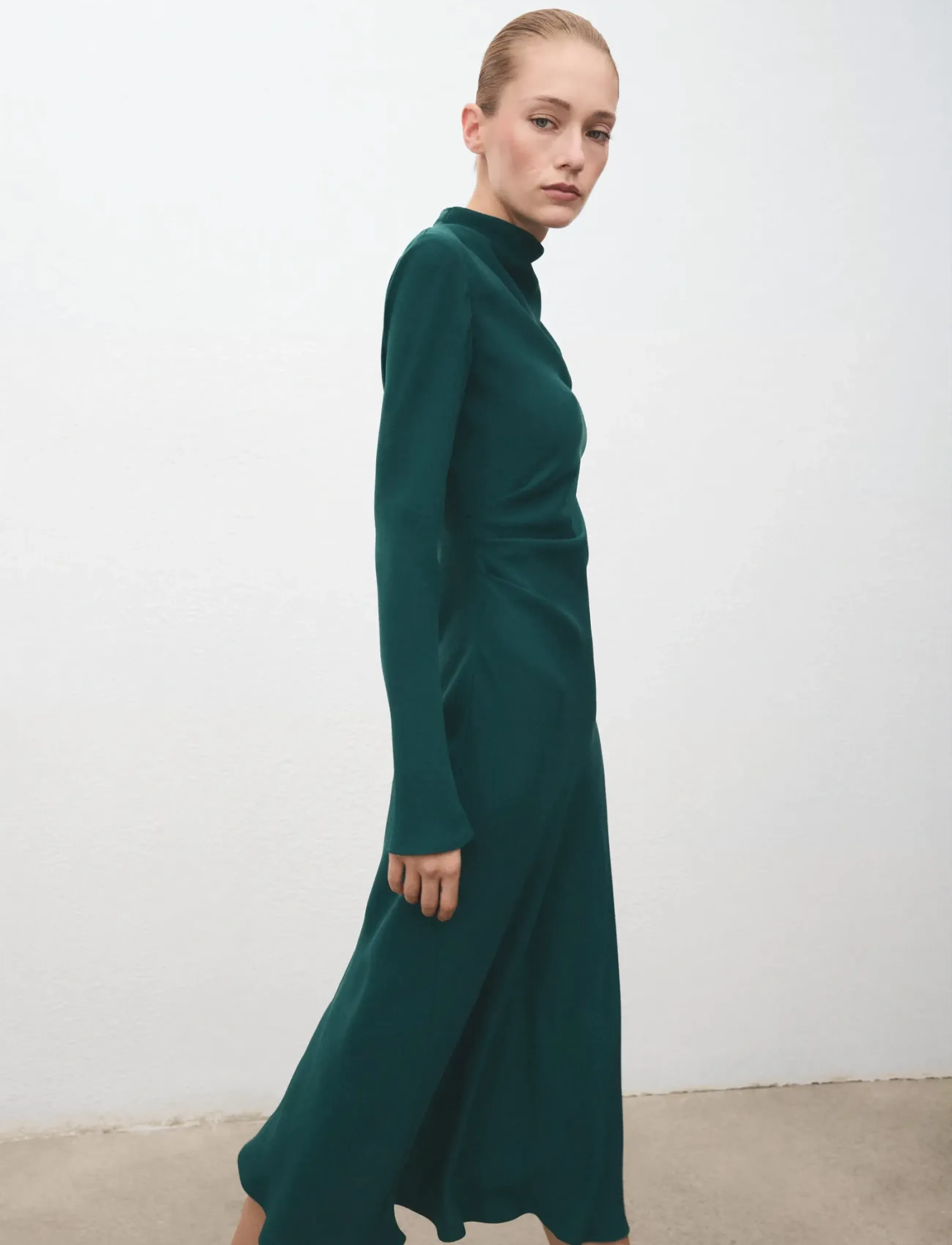 Mango Ruched dress with draped neckline - Kjoler - GREEN / green