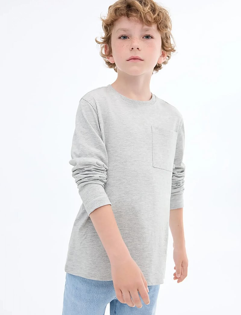 Mango - Long-sleeved t-shirt with pocket - langærmede t-shirts - medium grey - 0