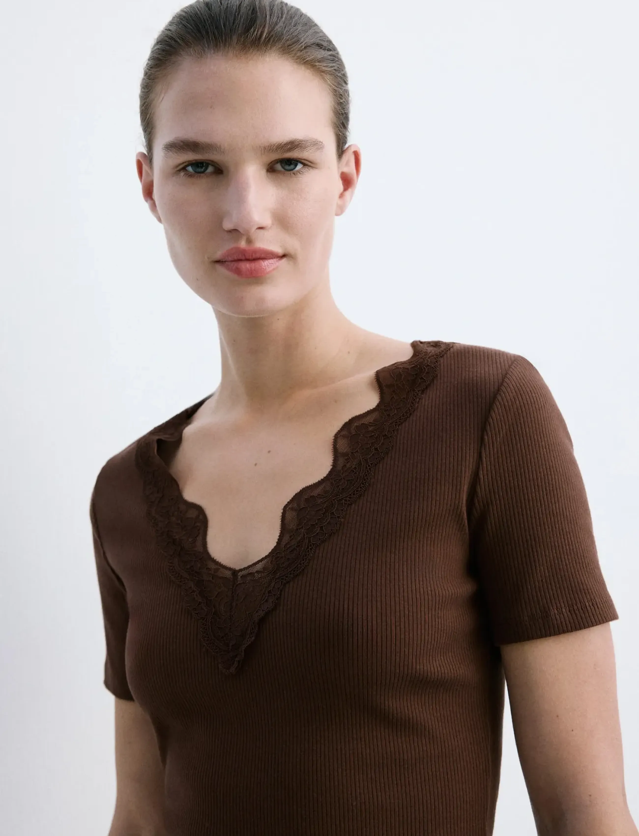 Mango Lace trim top - T-shirts & Toppe - BROWN / brown