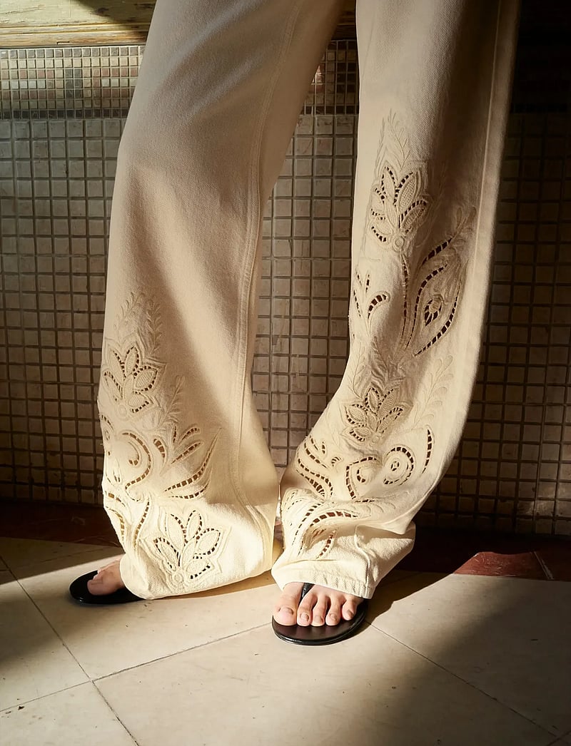 Mango - Embroidered cut-out straight jeans - straight jeans - yellow - 0