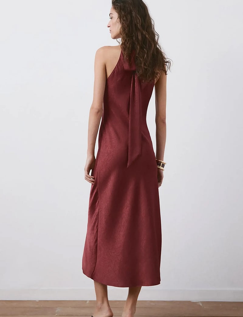 Mango - Wrinkled effect halter dress - aftonklänningar - dark red - 2
