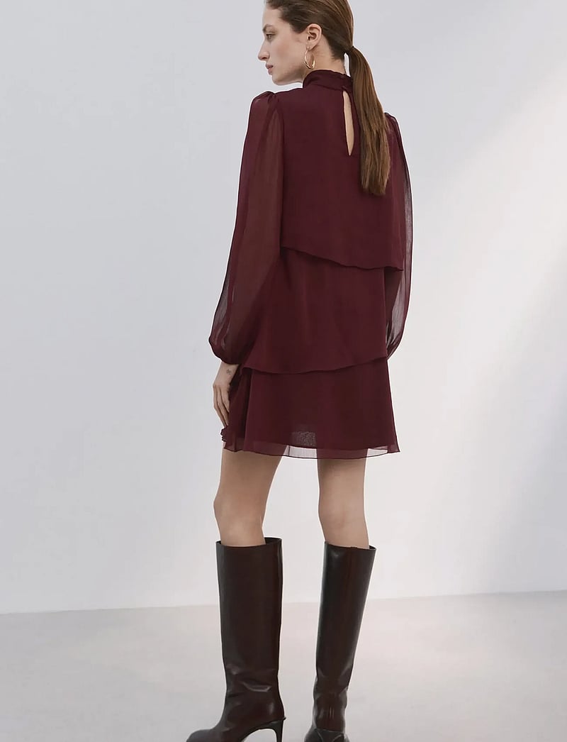 Mango - Ruffle dress with draped neckline - kurze kleider - dark red - 2