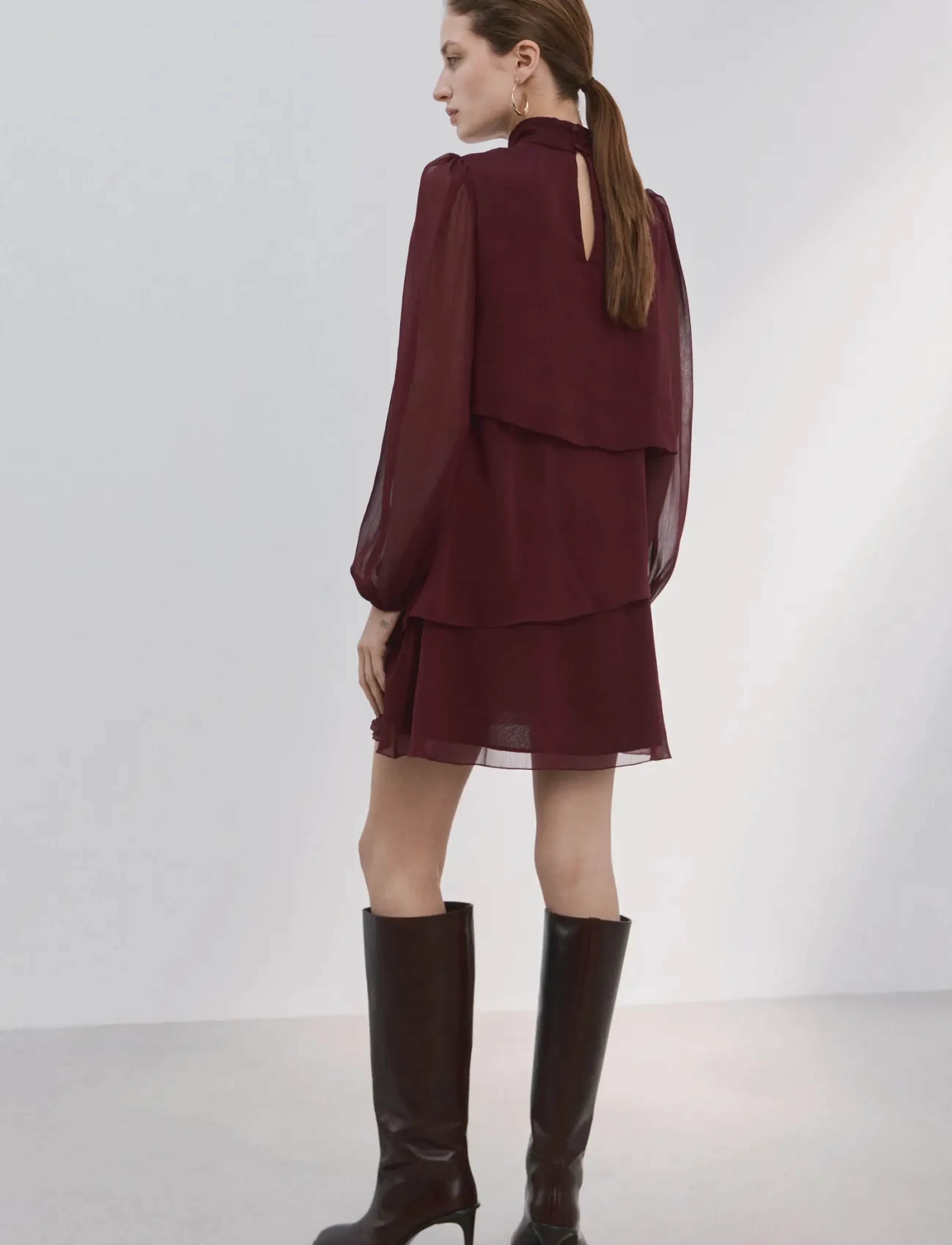 Mango - Ruffle dress with draped neckline - korta klänningar - dark red - 2