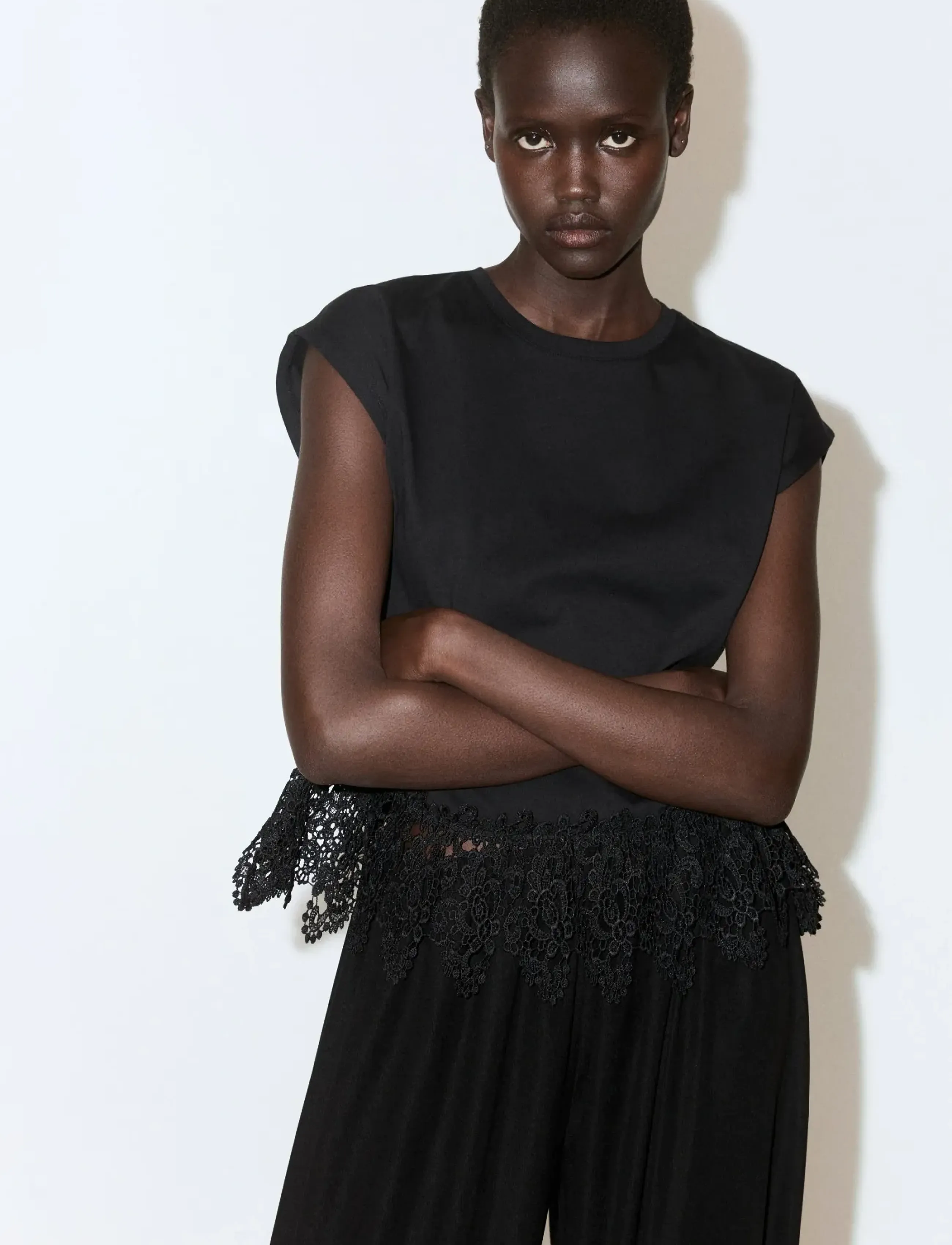 Mango Cotton T-shirt with broderie anglaise embroidery - Tanktops - BLACK / black
