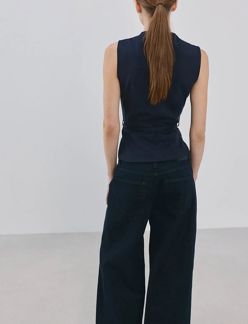 Mango - Zipper fitted waistcoat - Ærmeløse bluser - navy - 2
