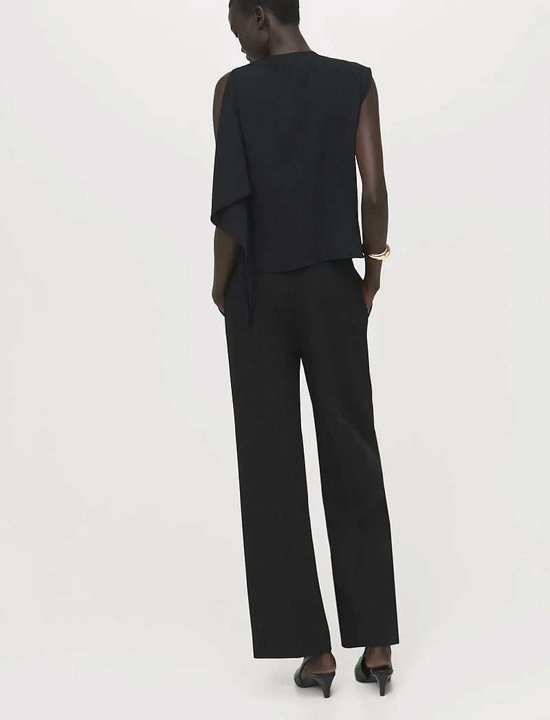 Mango - Blouse with asymmetrical neckline - Ärmlösa blusar - black - 2