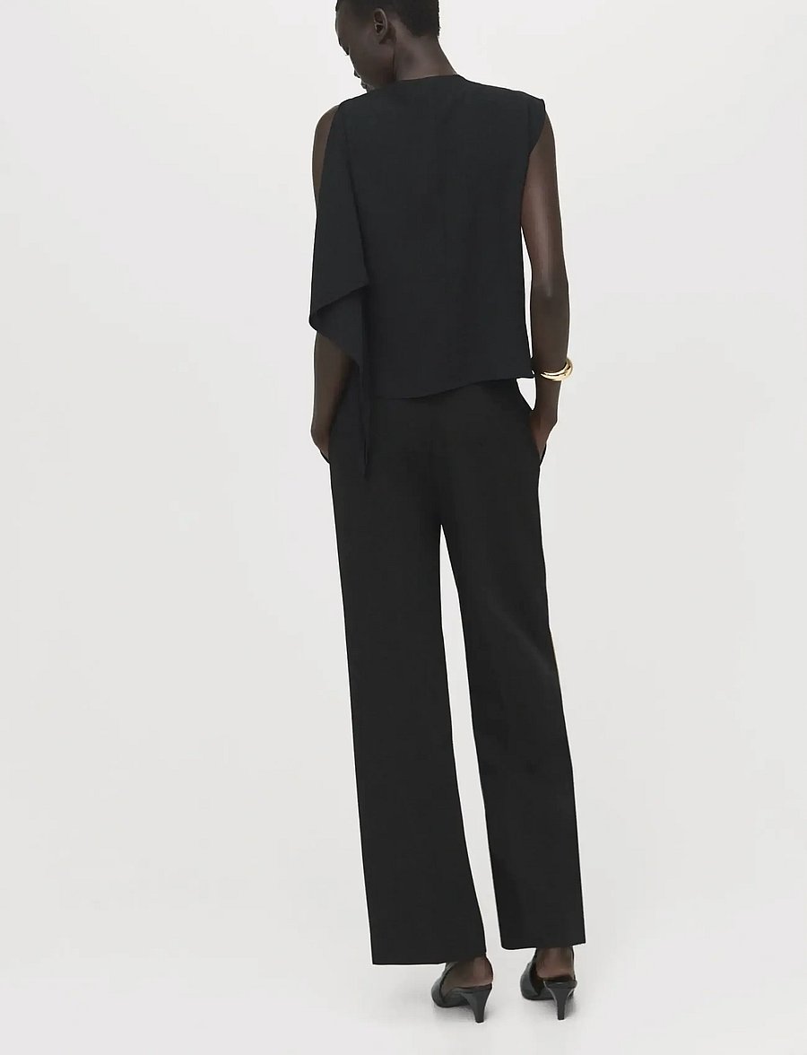 Mango - Blouse with asymmetrical neckline - Ærmeløse bluser - black - 2