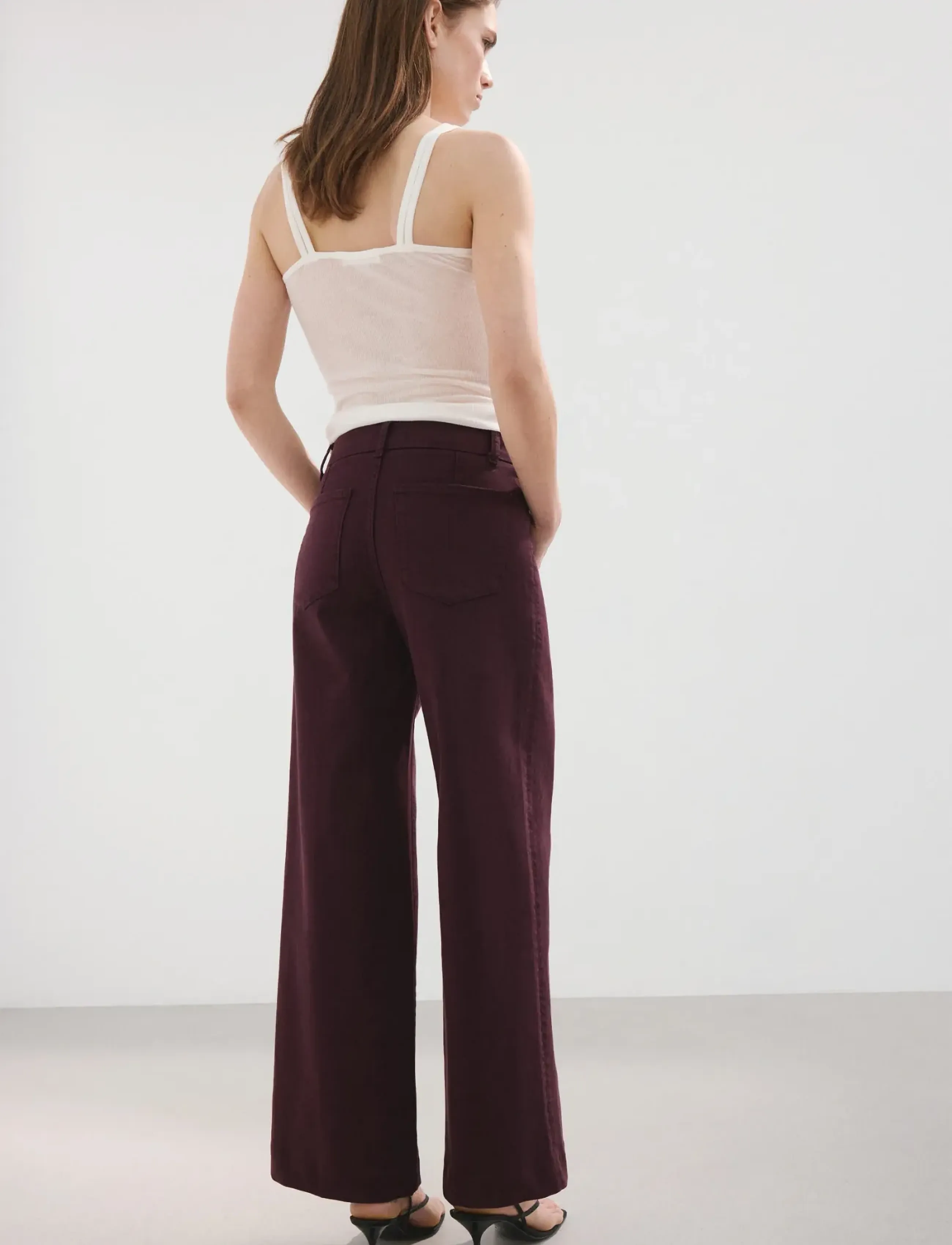 High-Waisted Wide Leg Jeans With Stitching 2