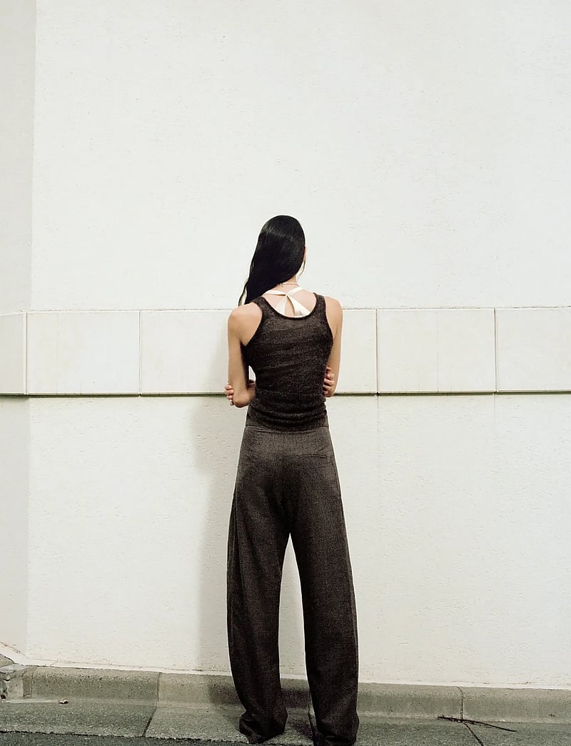 Mango - Pleated trousers with belt - bukser med lige ben - brown - 2