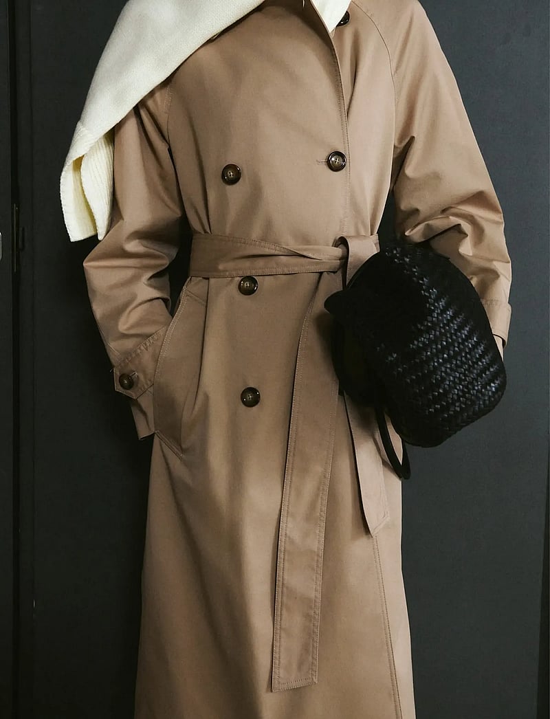 Mango - Long double-breasted trench coat - trenchcoats - light beige - 0