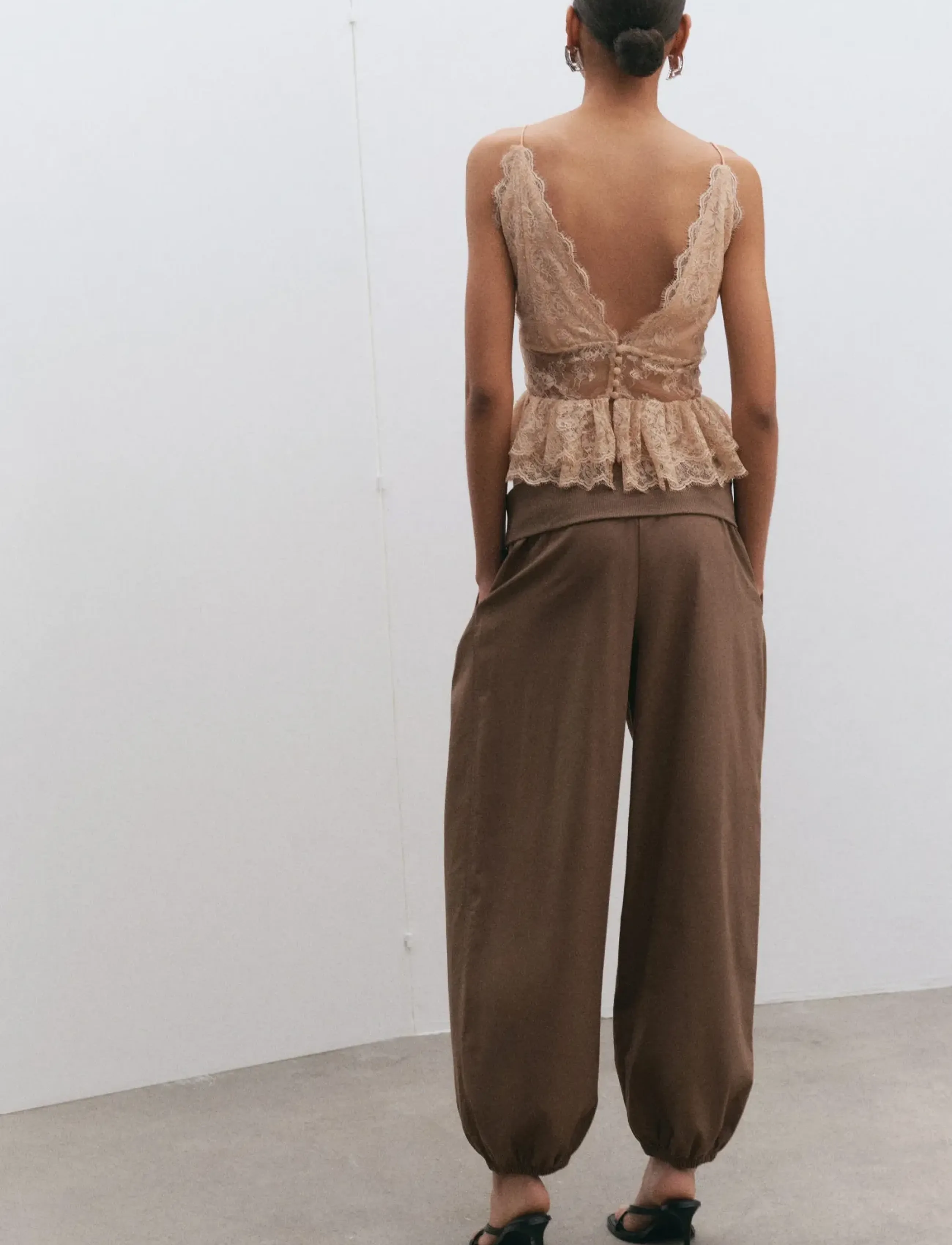 Mango - Ruffles lace top - Ärmlösa blusar - light beige - 2