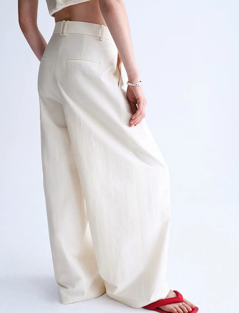 Mango - Straight cotton trousers with pleats - kostymbyxor - light beige - 2