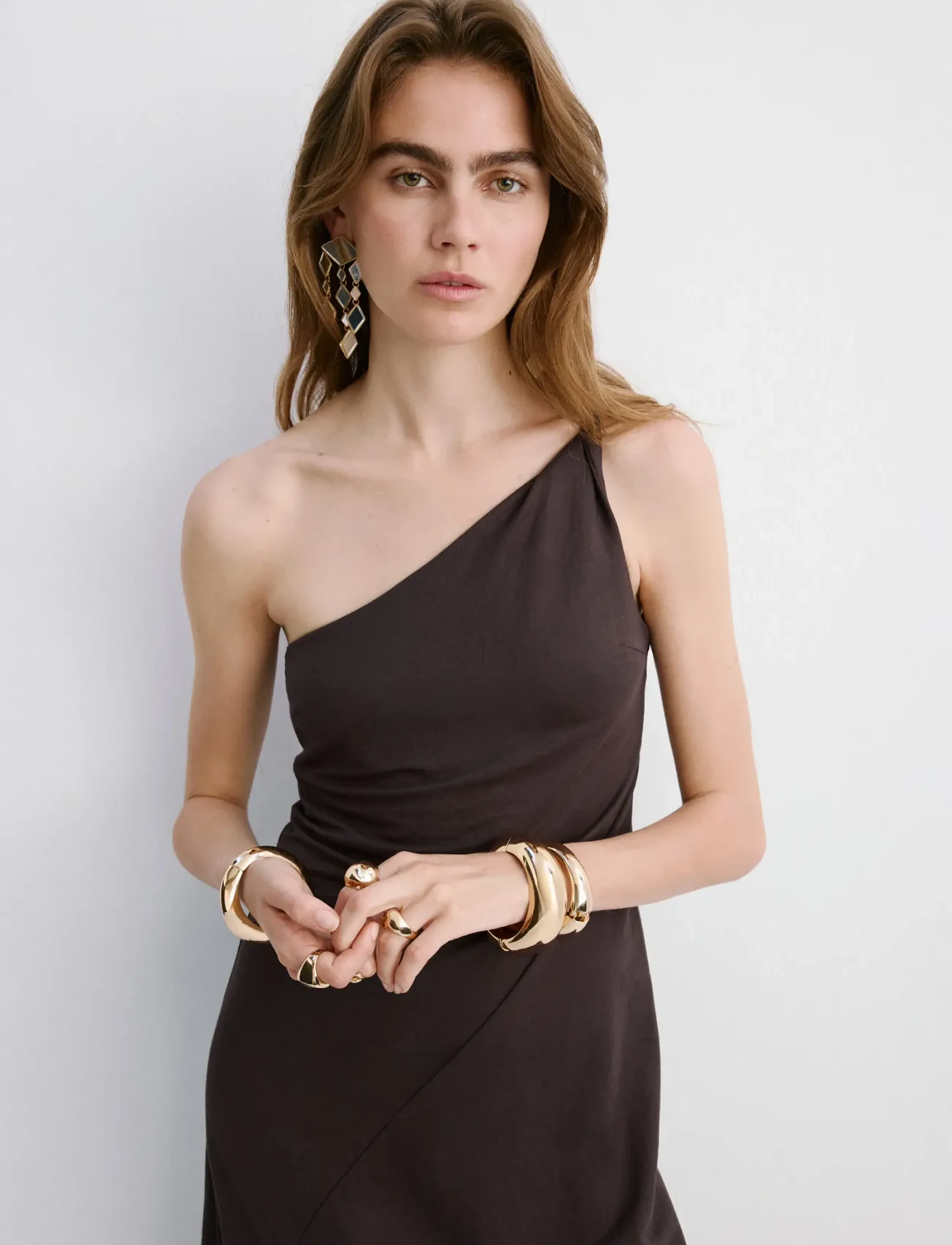Mango Asymmetrical dress with gathered strap - Kjoler - BROWN / brown