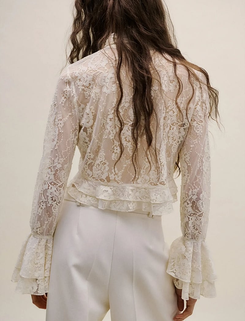 Mango - Ruffled embroidered blouse - langærmede bluser - light beige - 2