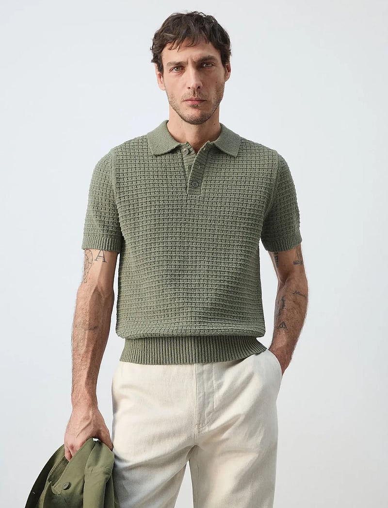 Mango - Waffle knit polo - kortærmede poloer - medium green - 0