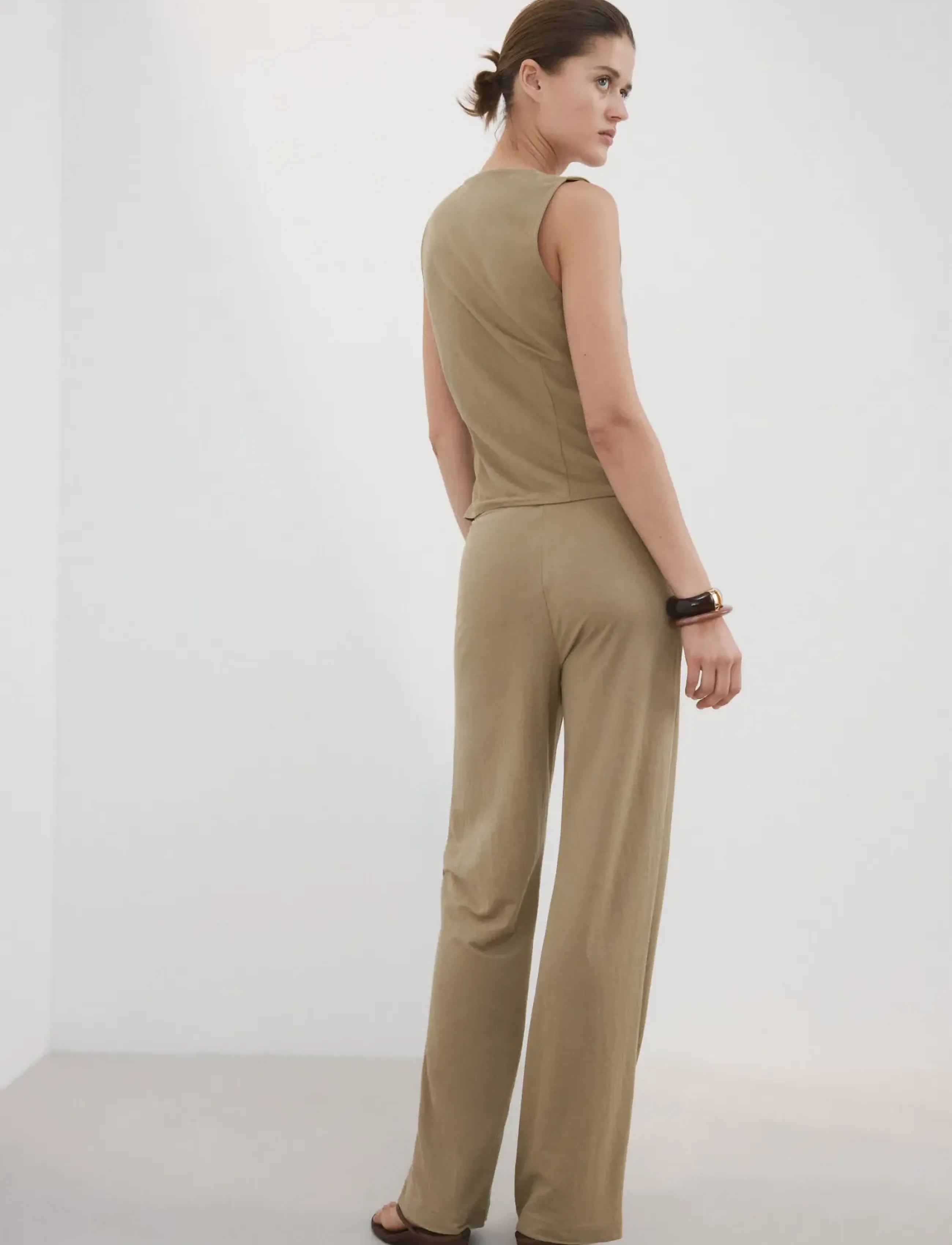 Mango - Straight mid-rise trousers - raka byxor - medium brown - 2