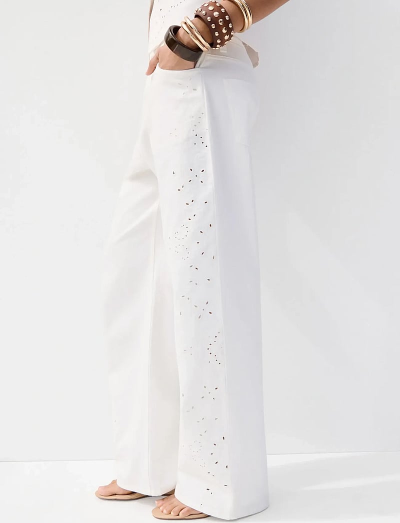 Mango - Embroidered cut-out balloon jeans - barrel jeans - white - 0