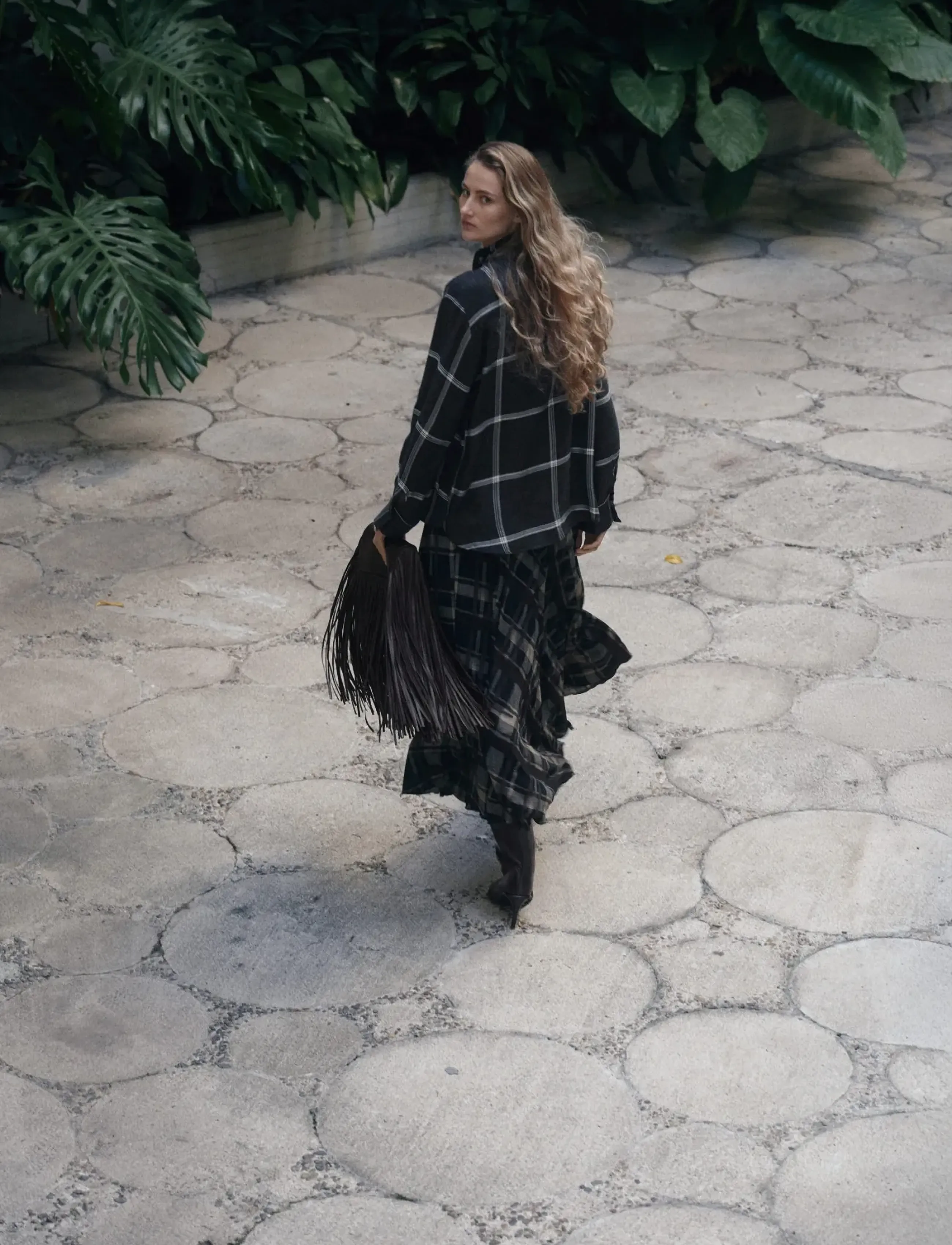 Mango - Blouse with check pattern and foulard collar - langærmede bluser - black - 3