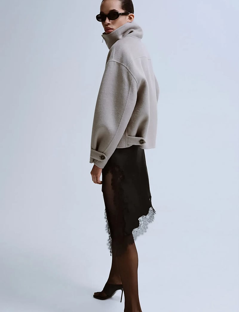 Mango - Satin asymmetric short skirt with lace - satinnederdele - black - 2
