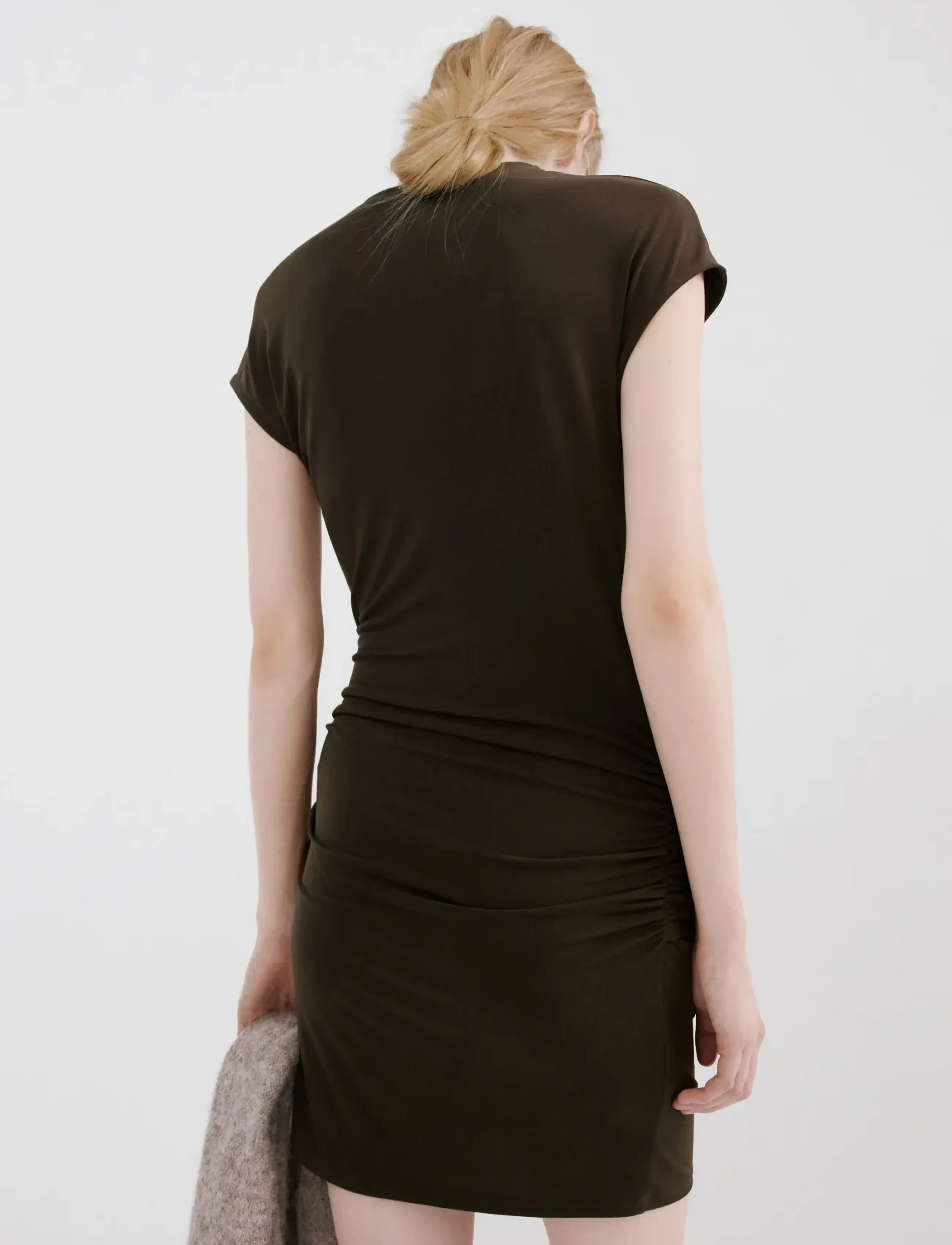 Mango - Ruched bodice brooch dress - stramme kjoler - brown - 1