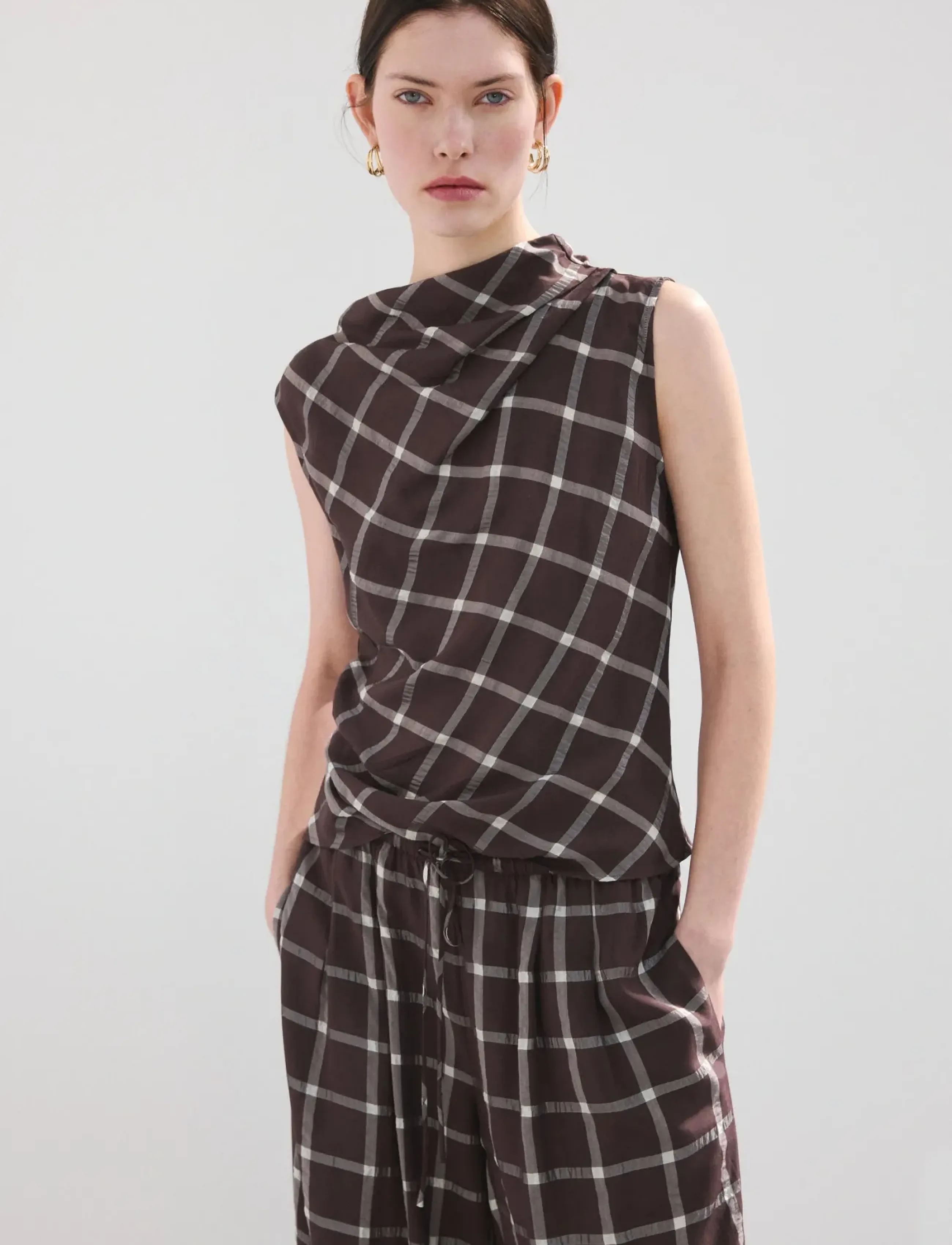 Mango Fitted top with draped neckline - Ärmellose blusen - DARK RED / burgundy