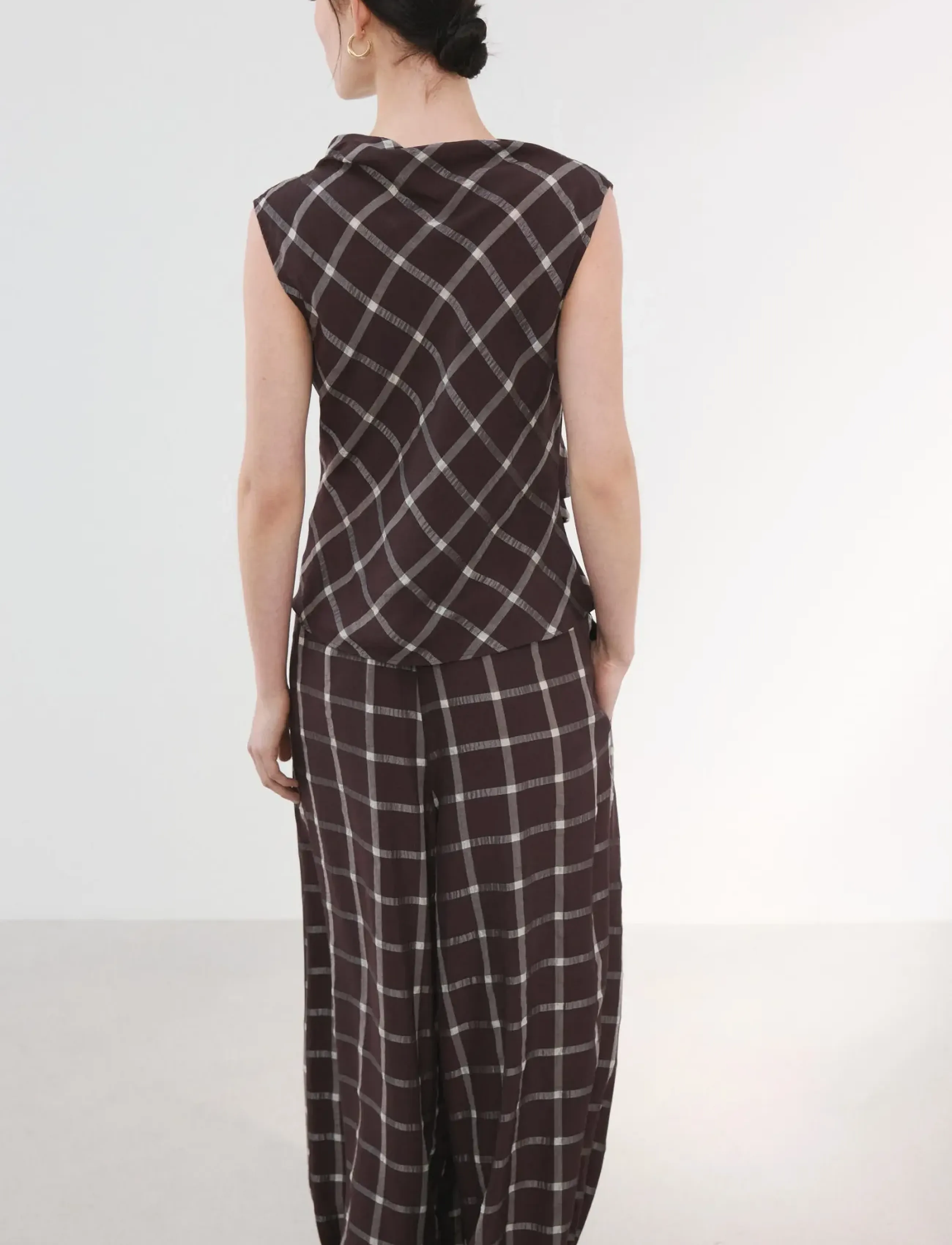Mango - Fitted top with draped neckline - Ärmlösa blusar - dark red - 2