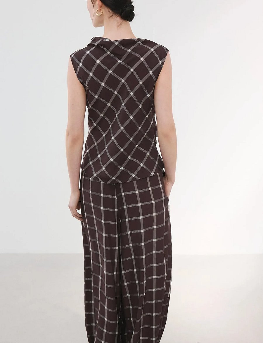 Mango - Fitted top with draped neckline - Ærmeløse bluser - dark red - 2