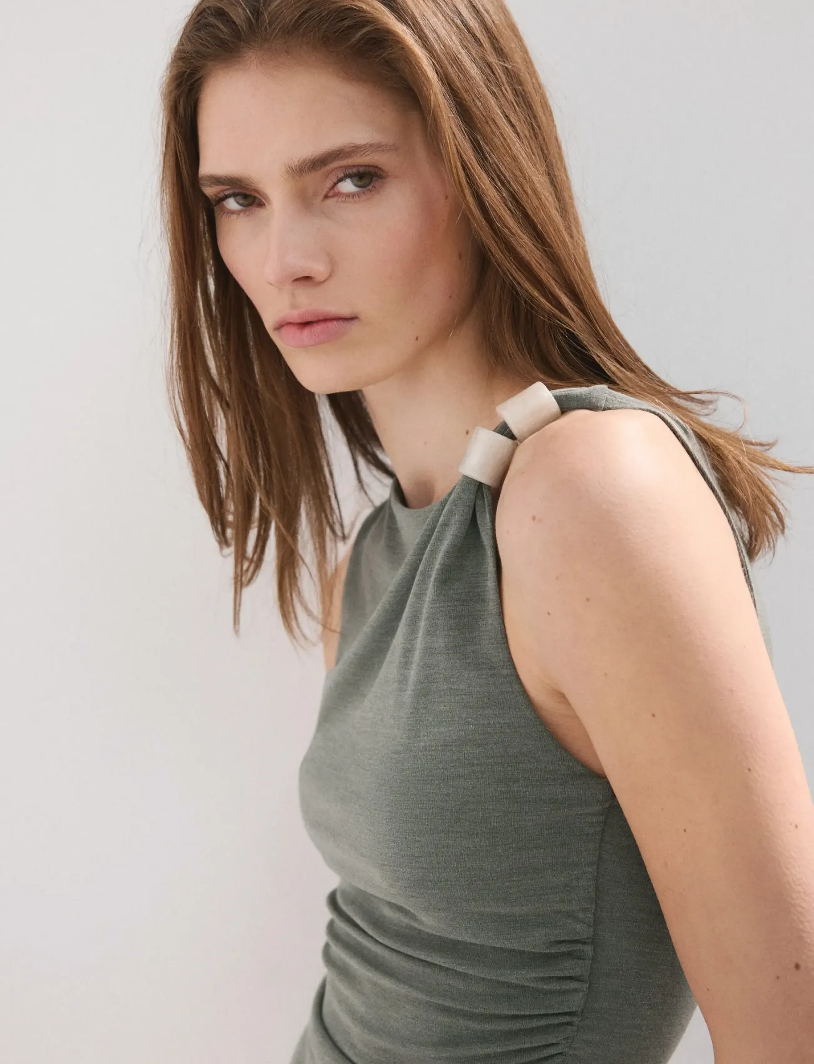 Mango Asymmetric Ruched Top, Kvinder, Asymmetrisk Rynket Top, Kakigrøn, Str: L