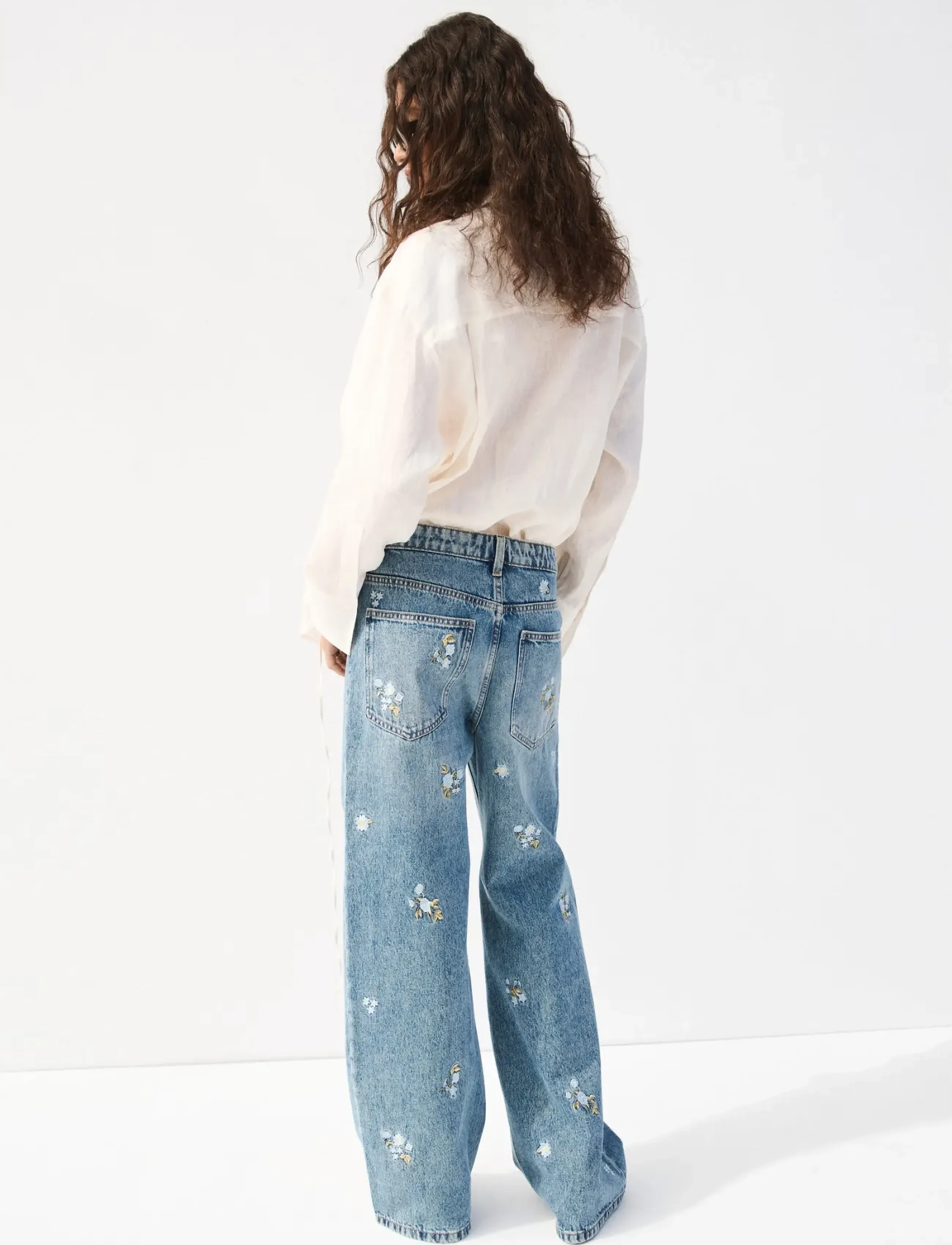 Mango - Flower-embroidered straight-fit jeans - raka jeans - open blue - 2